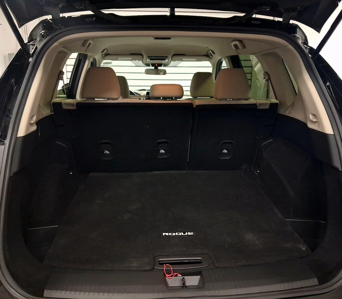 Trunk/Cargo (Seats Up)
