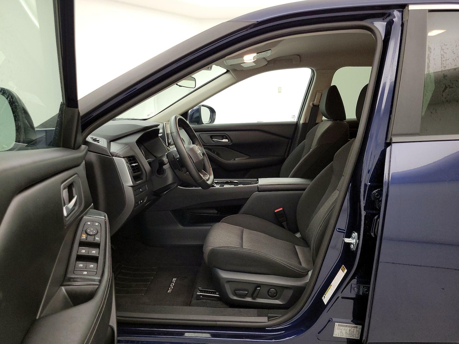 2025 Nissan Rogue SV - Photo 12