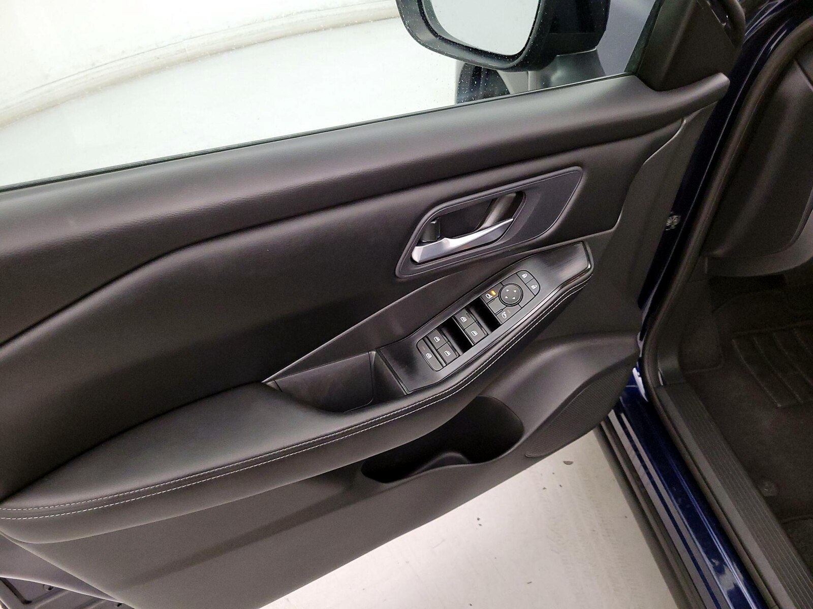 2025 Nissan Rogue SV - Photo 13