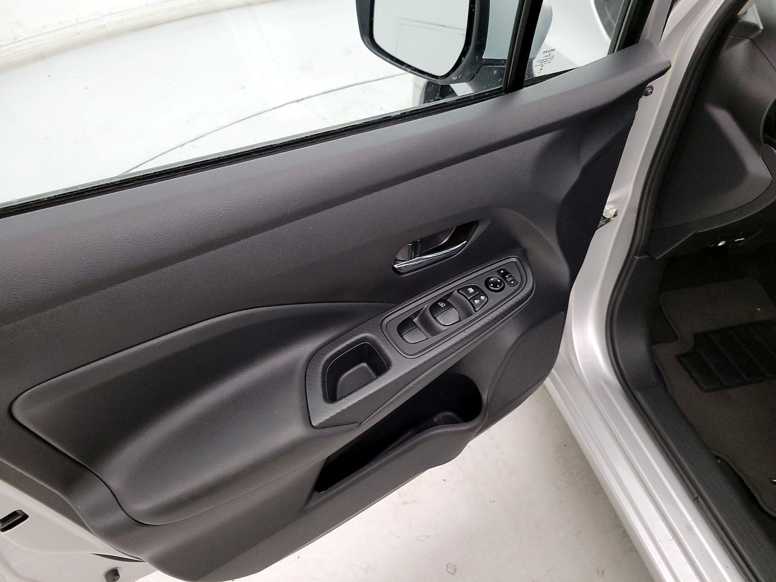 2025 Nissan Versa Sedan SV - Photo 13