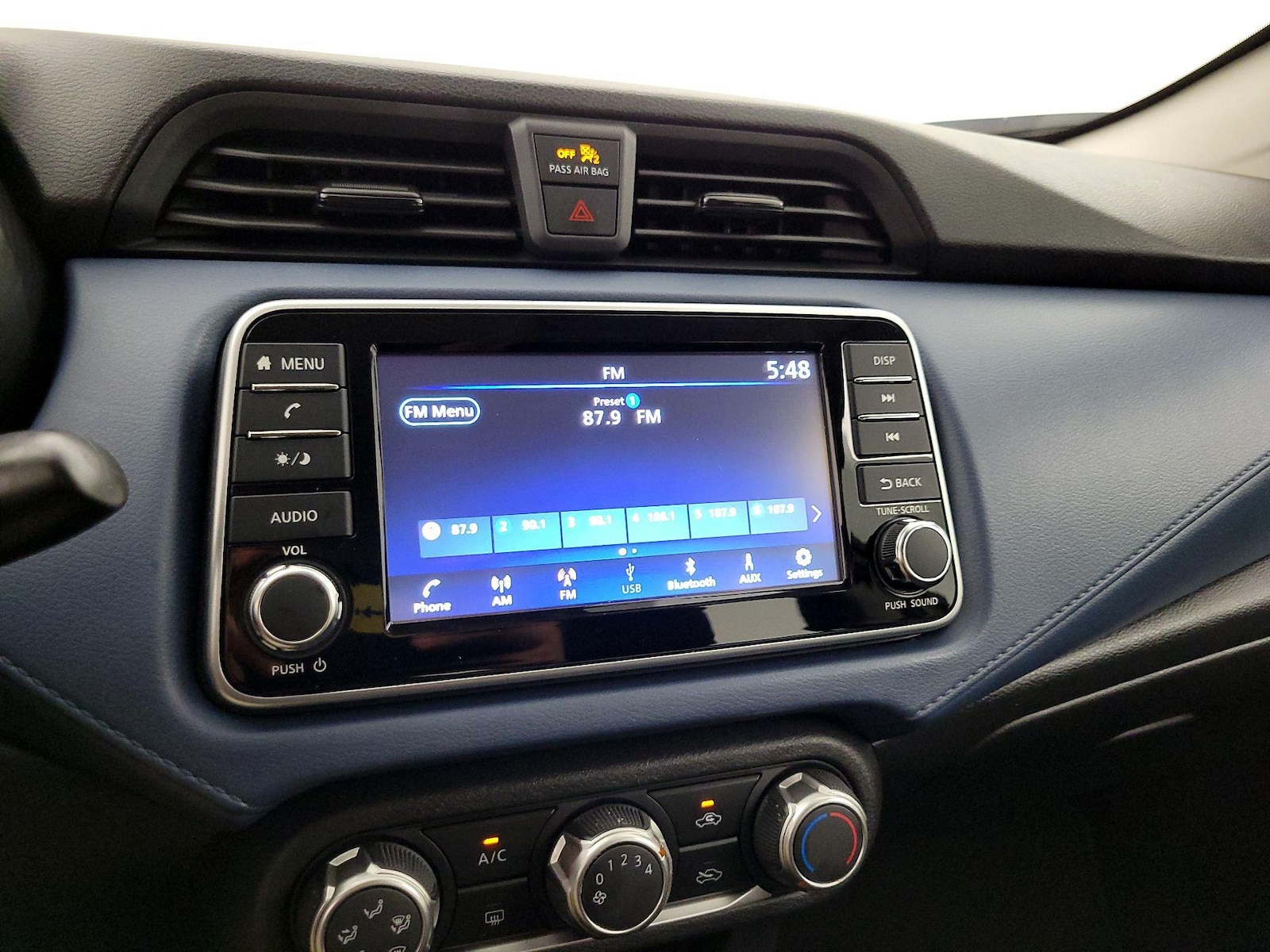 2025 Nissan Versa Sedan SV - Photo 15