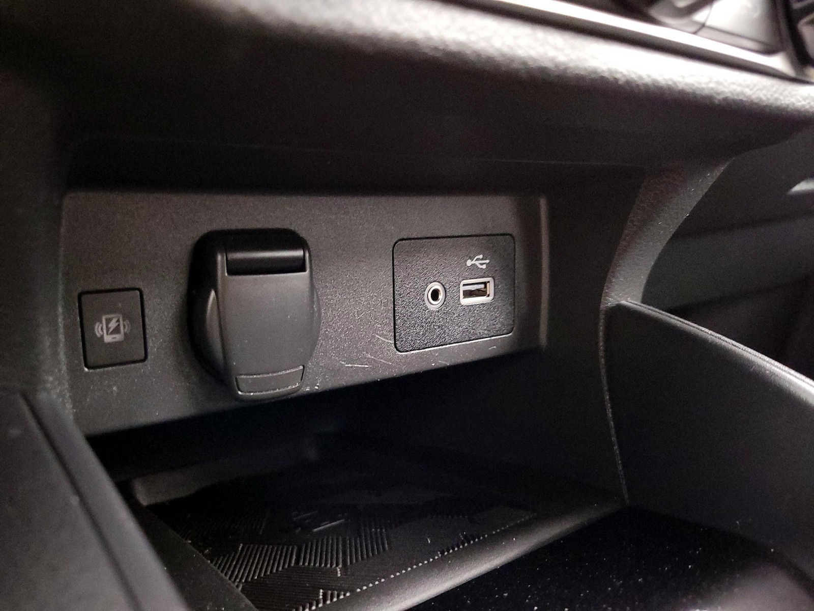 2025 Nissan Versa Sedan SV - Photo 18