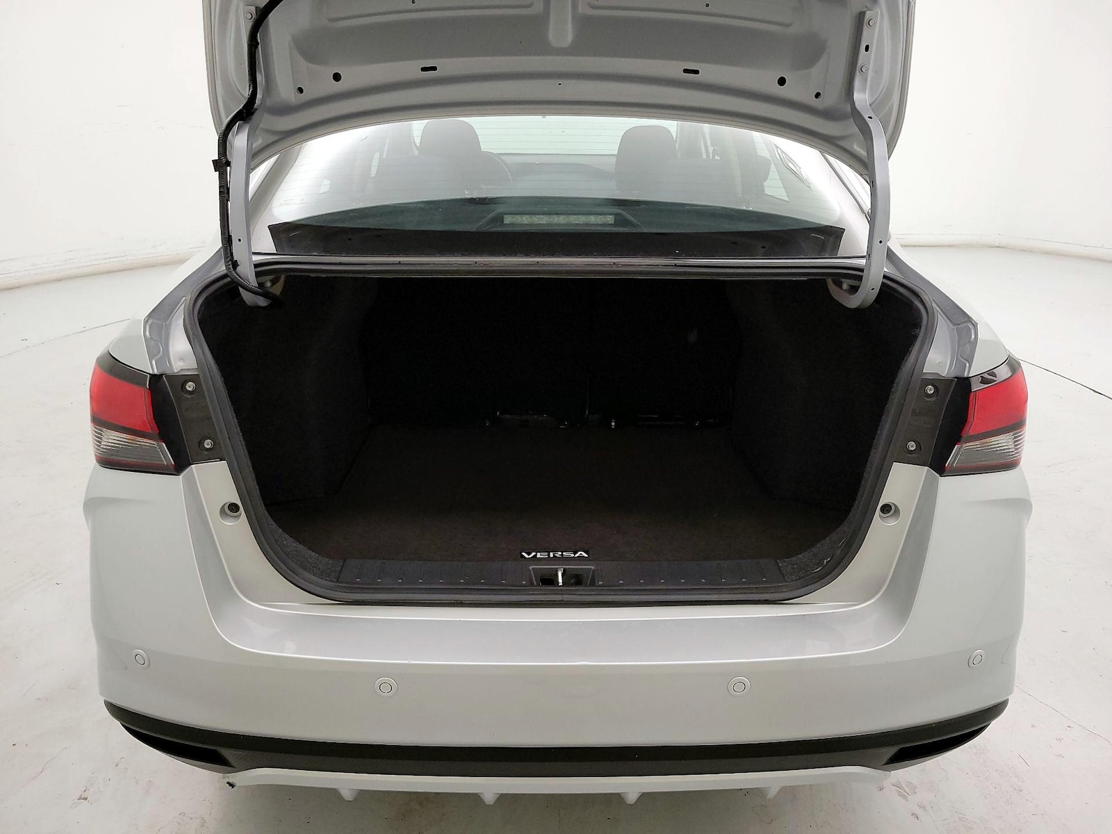 2025 Nissan Versa Sedan SV - Photo 20