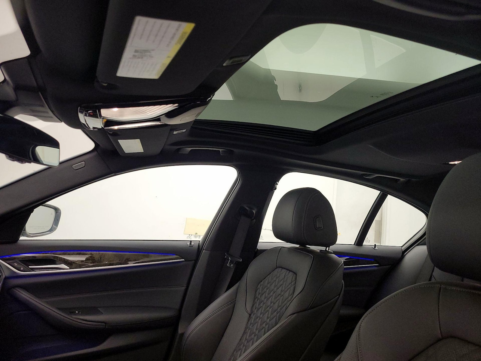 Sunroof(s) & Overhead Airbags