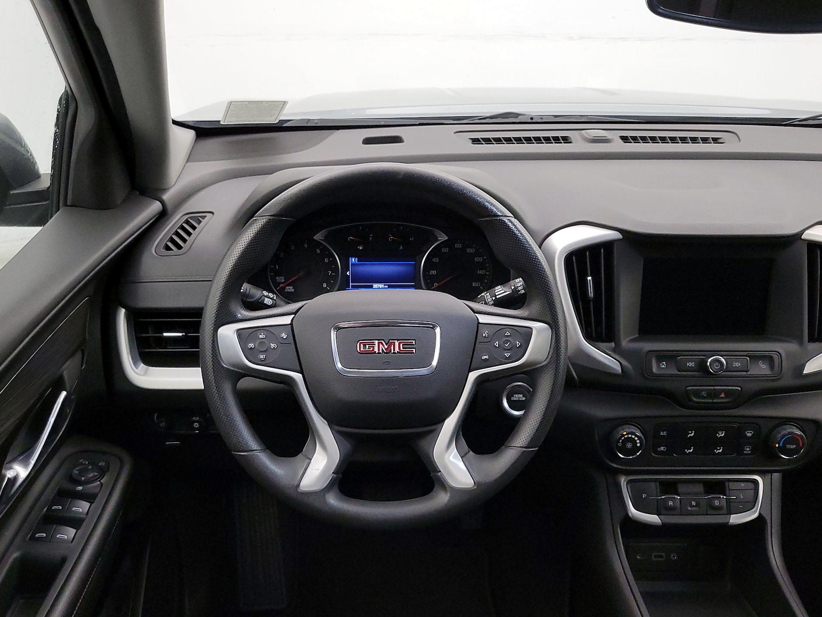 2024 GMC Terrain SLE - Photo 11