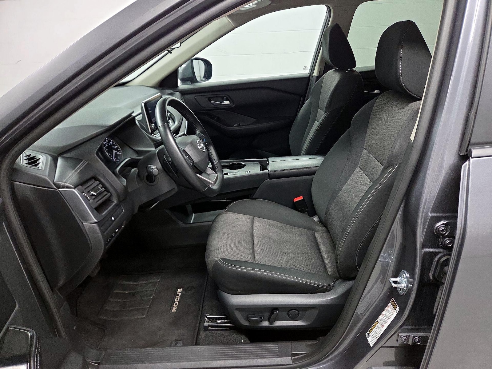 2025 Nissan Rogue SV - Photo 12