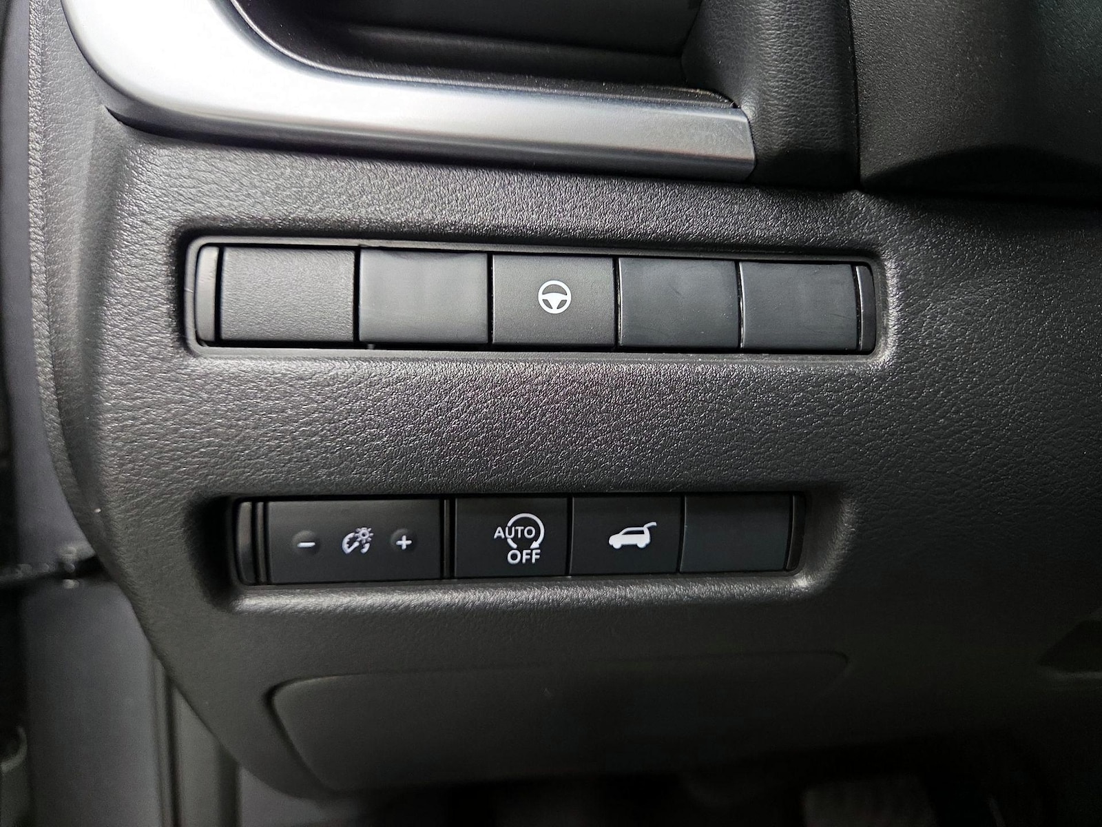 2025 Nissan Rogue SV - Photo 14