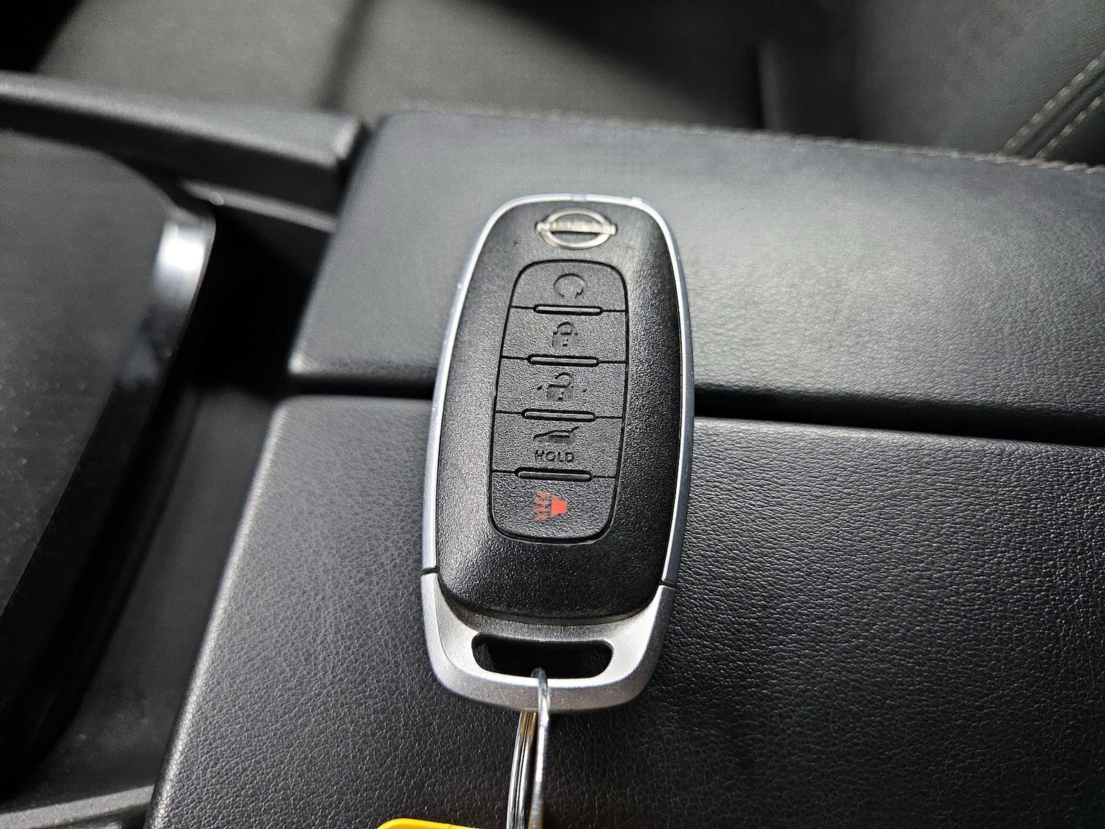 2025 Nissan Rogue SV - Photo 23