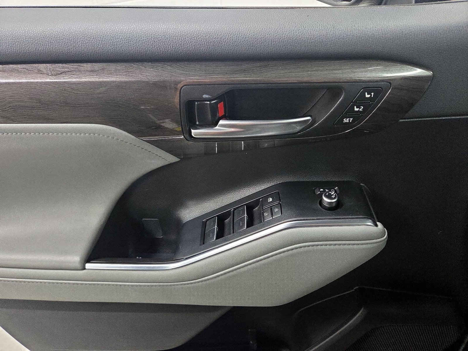 2023 Toyota Highlander Limited - Photo 12
