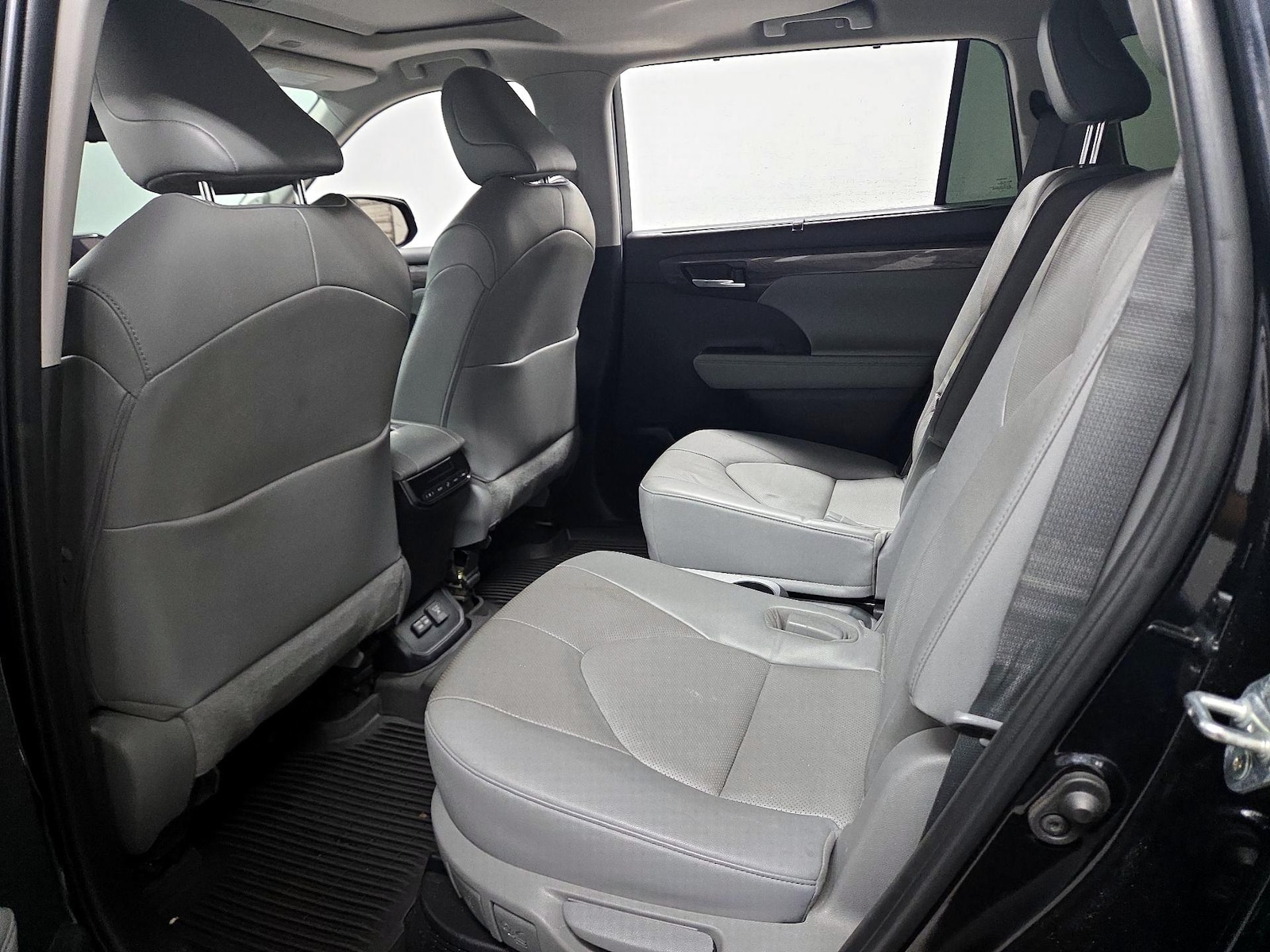2023 Toyota Highlander Limited - Photo 19