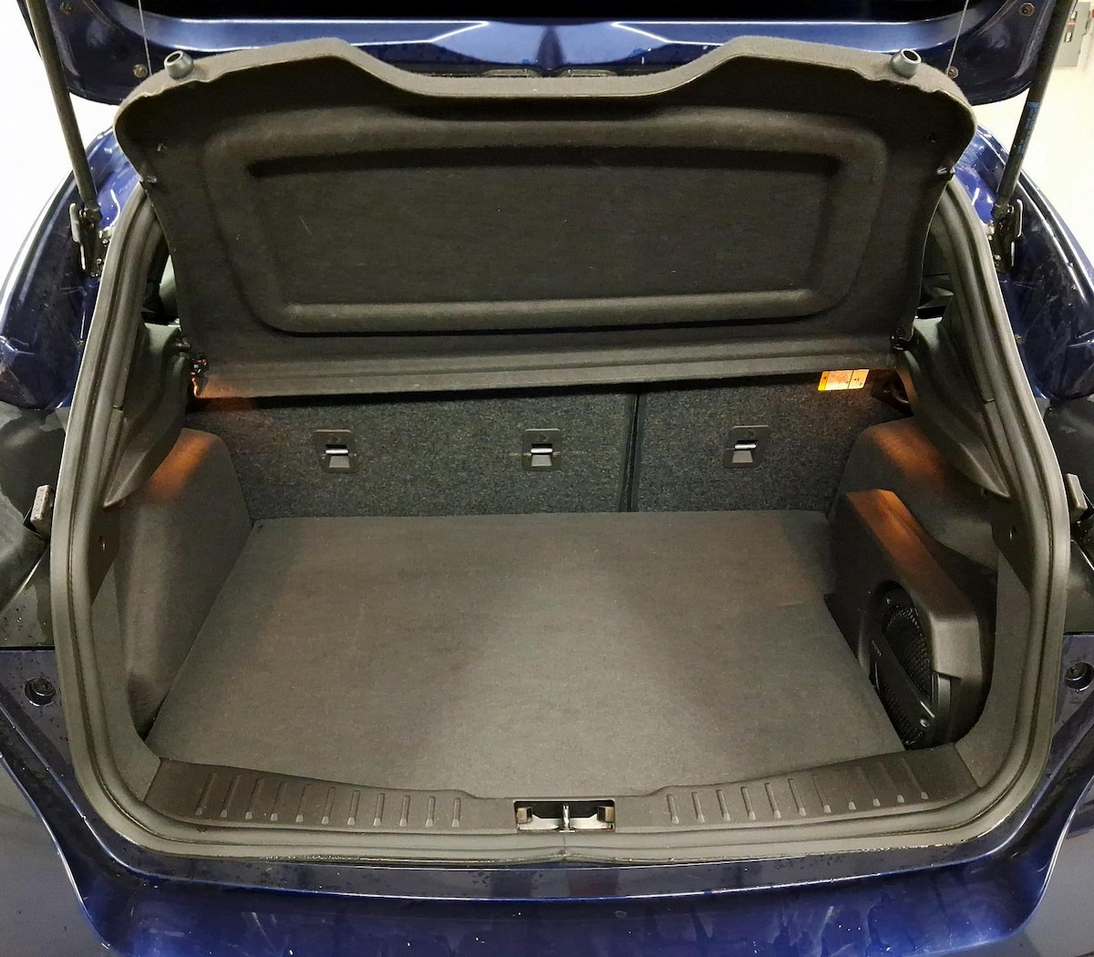 Trunk/Cargo (Seats Up)
