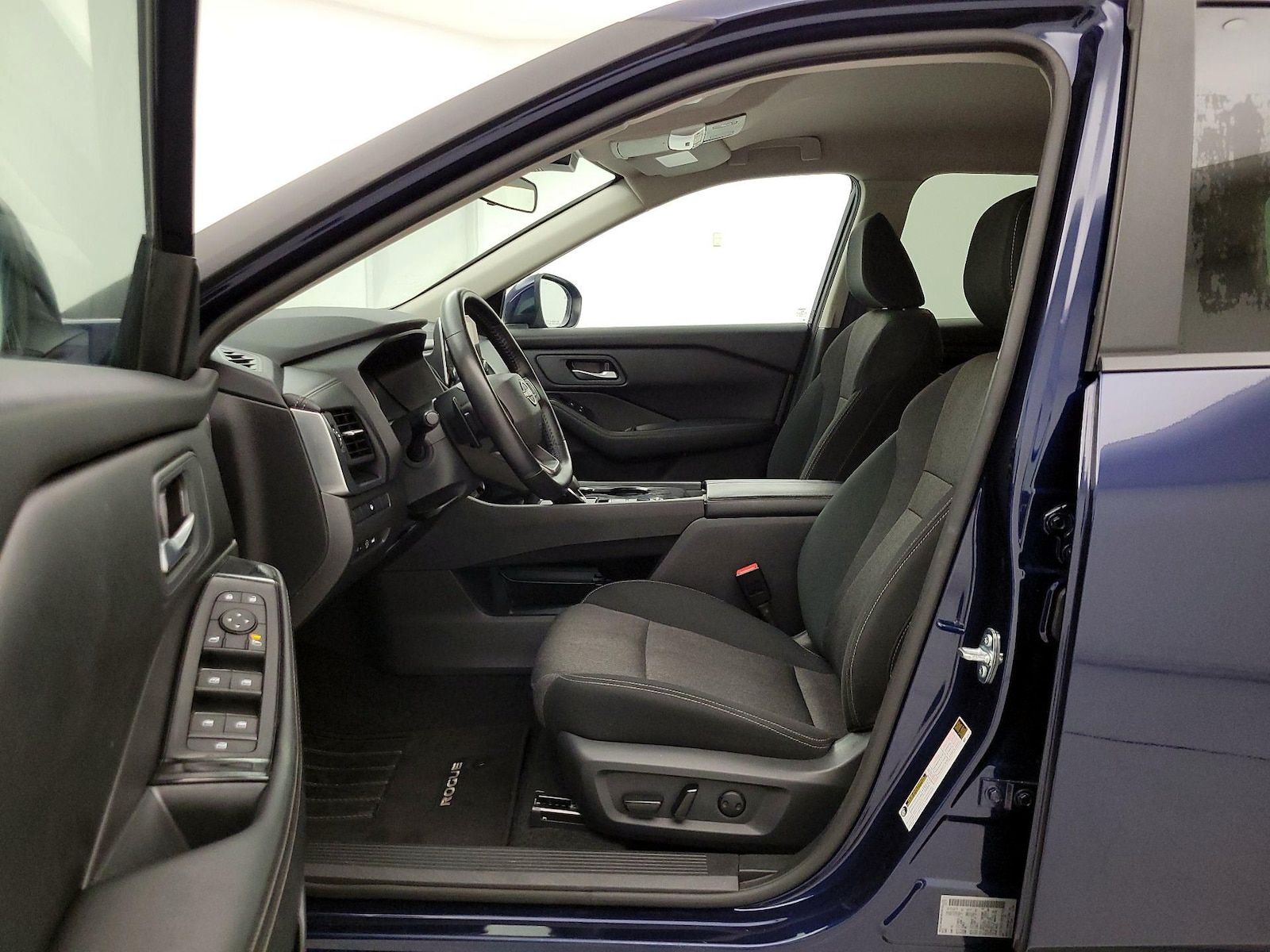 2025 Nissan Rogue SV - Photo 12
