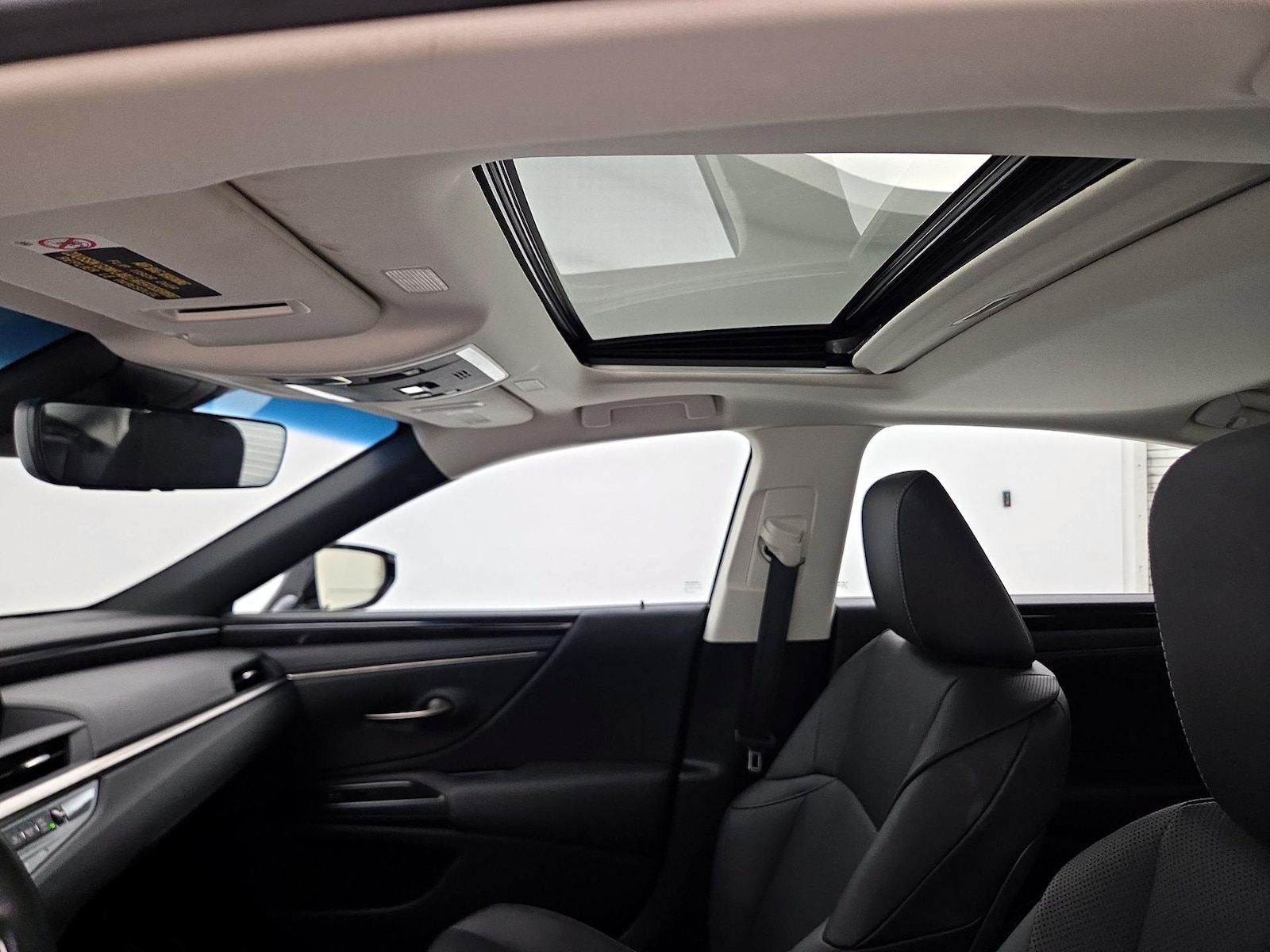 Sunroof(s) & Overhead Airbags