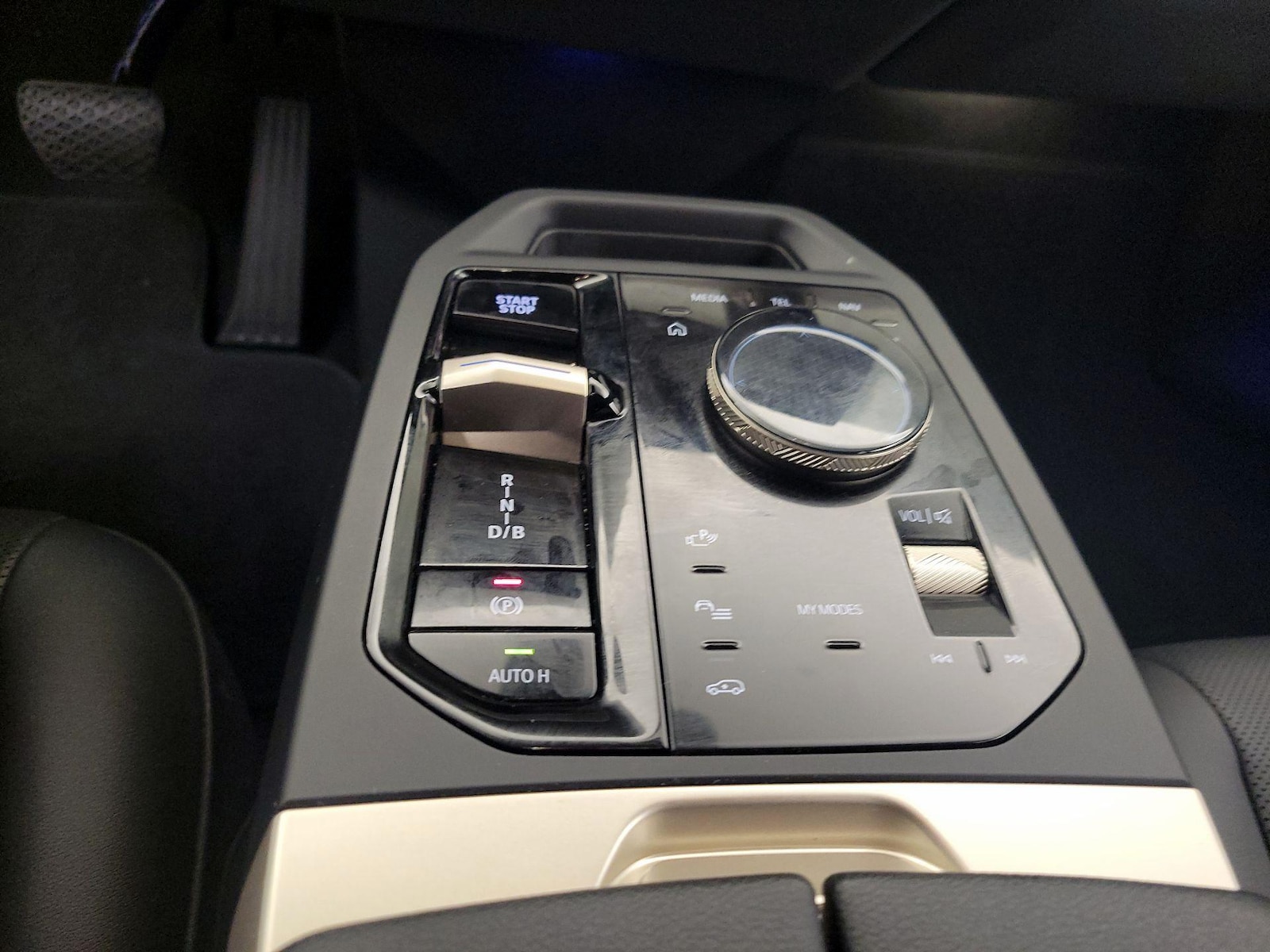 2023 BMW iX Base - Photo 19