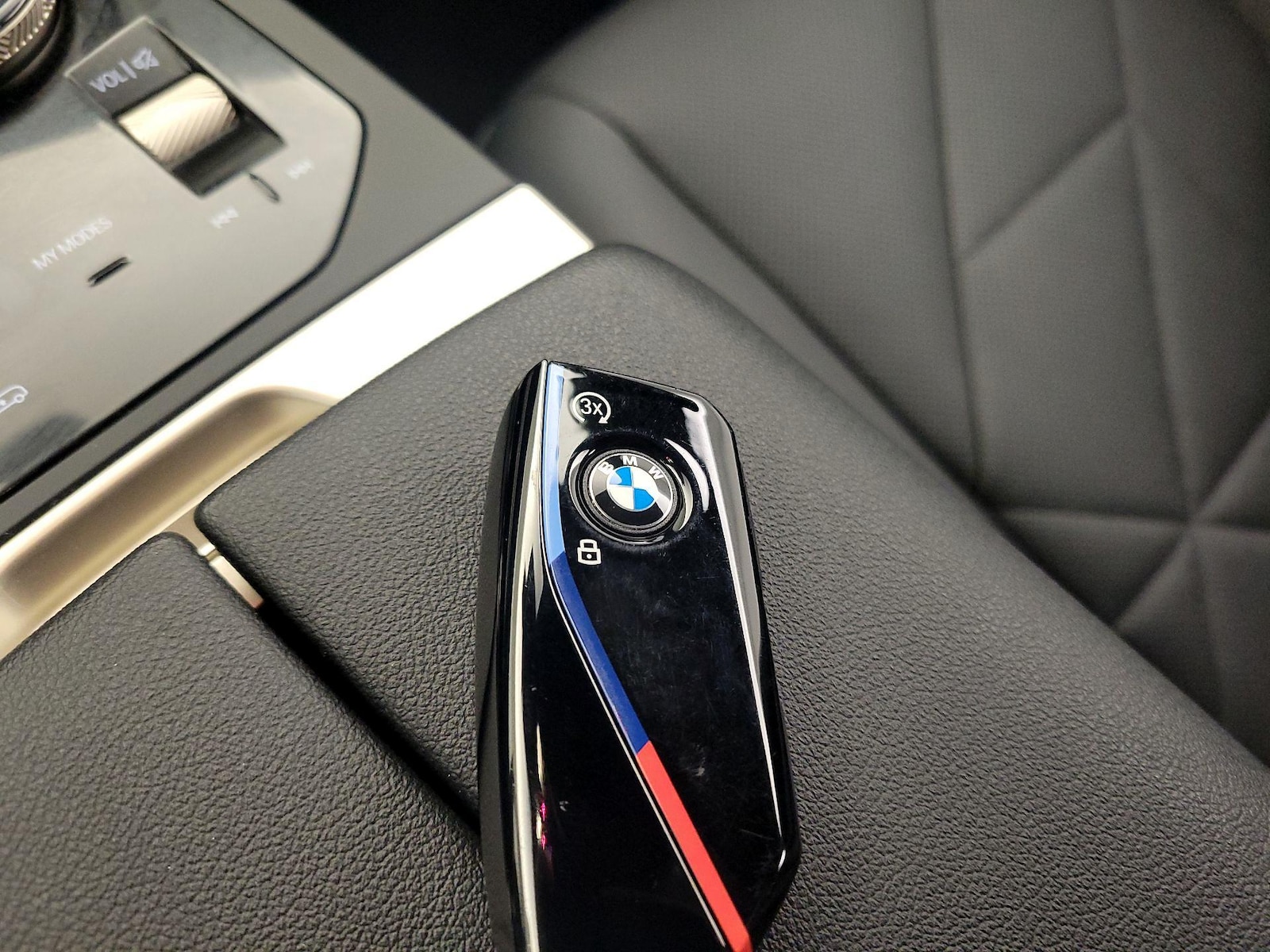 2023 BMW iX Base - Photo 24