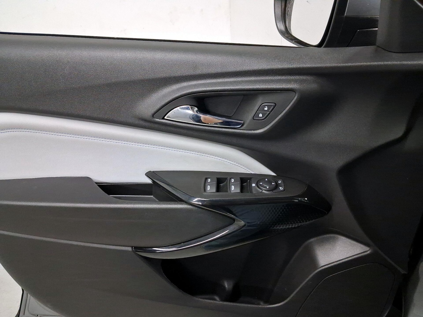 2025 Chevrolet Trax LT - Photo 13
