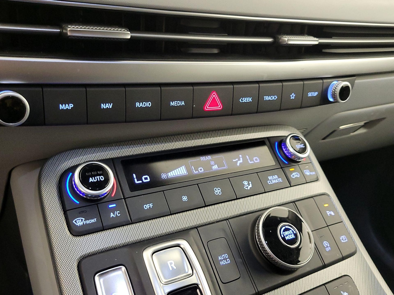2025 Hyundai Palisade SEL - Photo 17