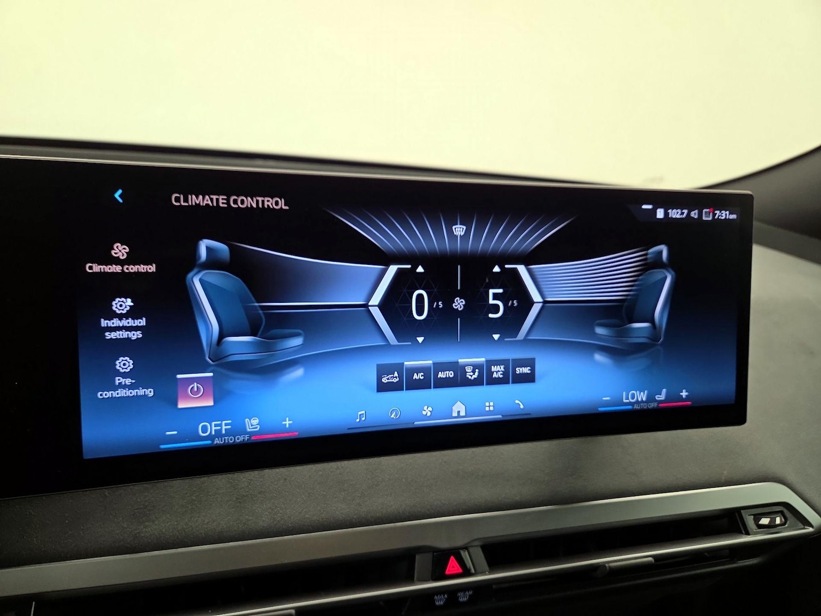 2026 BMW iX 60 - Photo 18