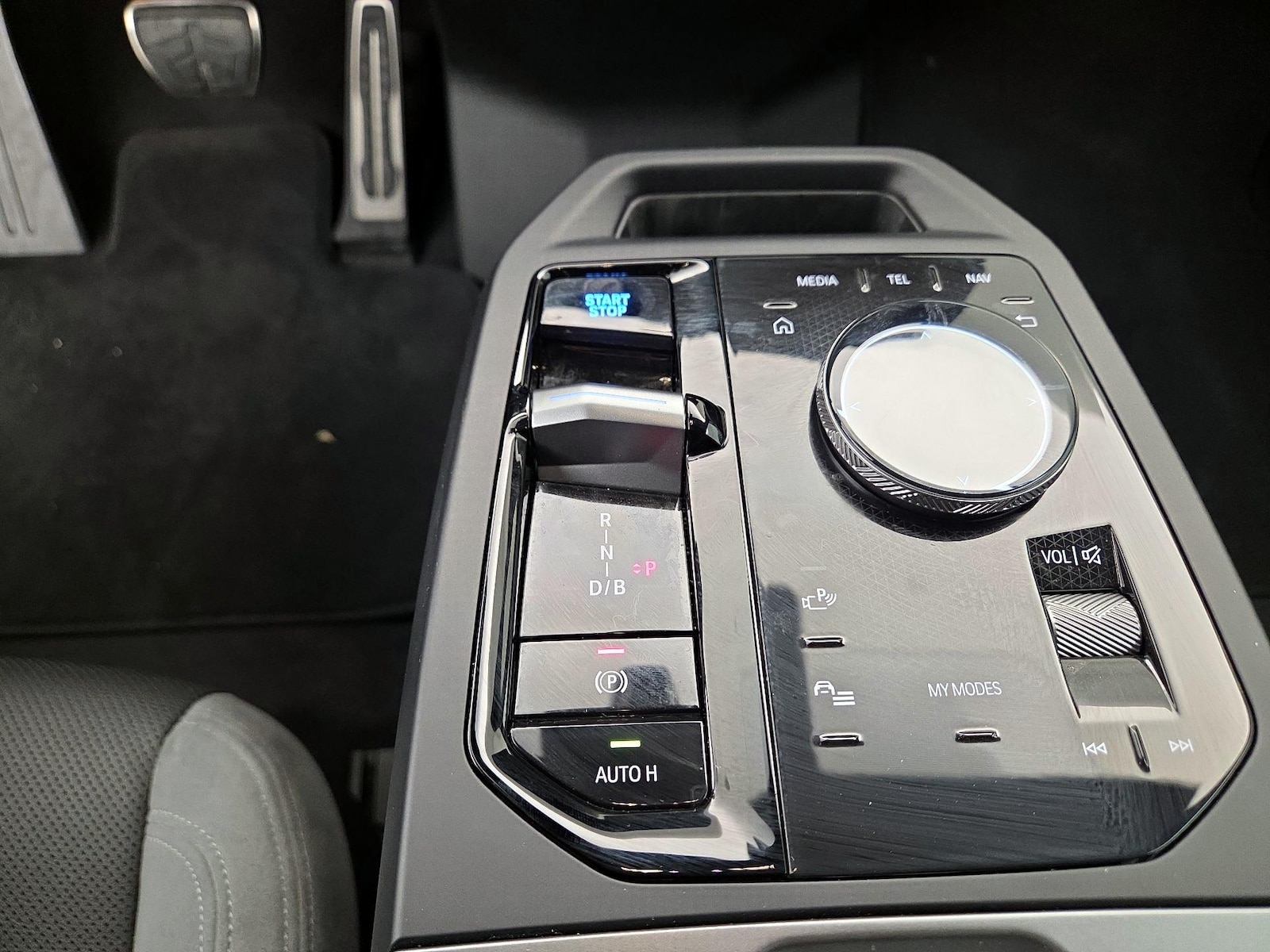2026 BMW iX 60 - Photo 19