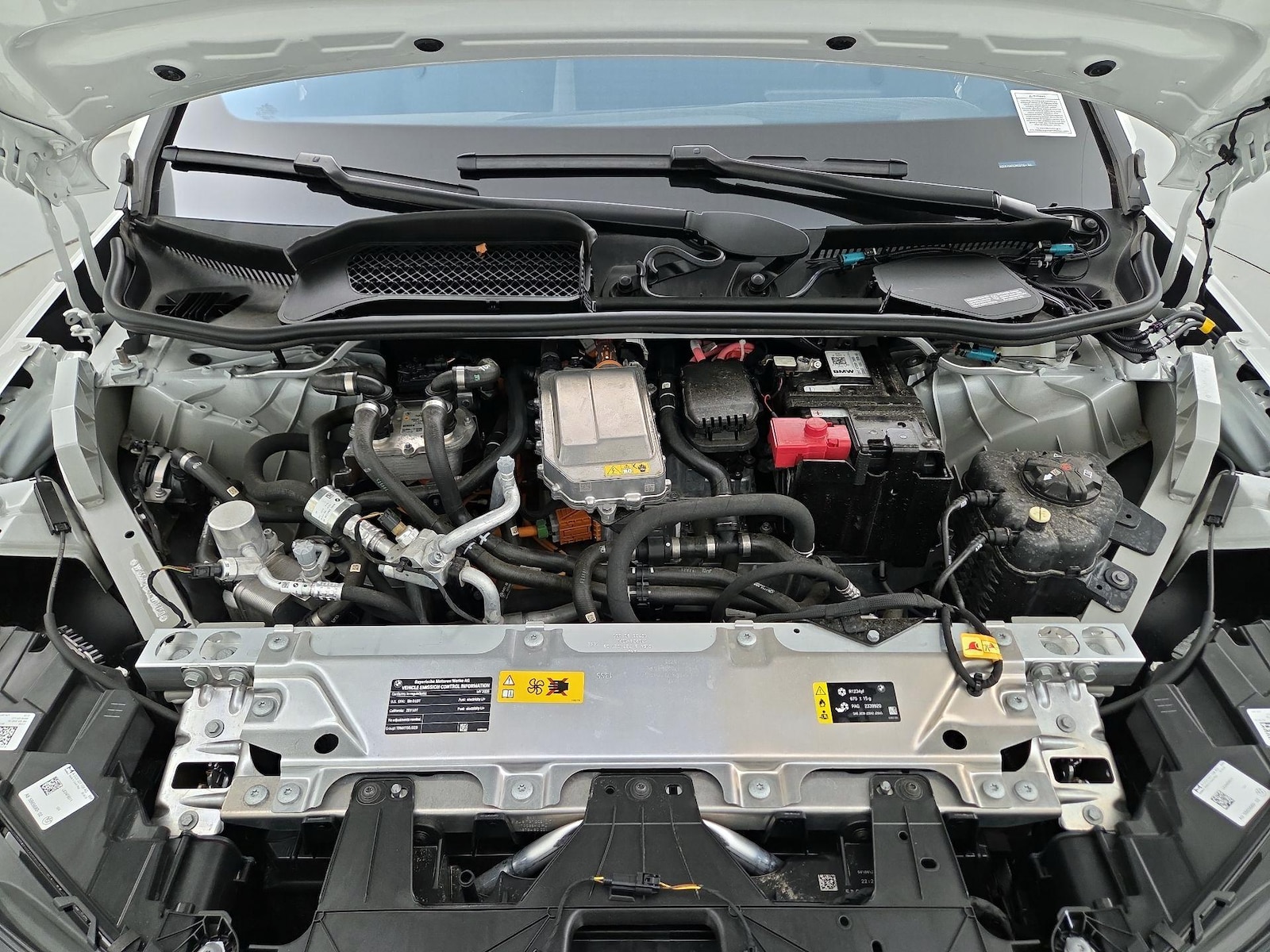2026 BMW iX 60 - Photo 24