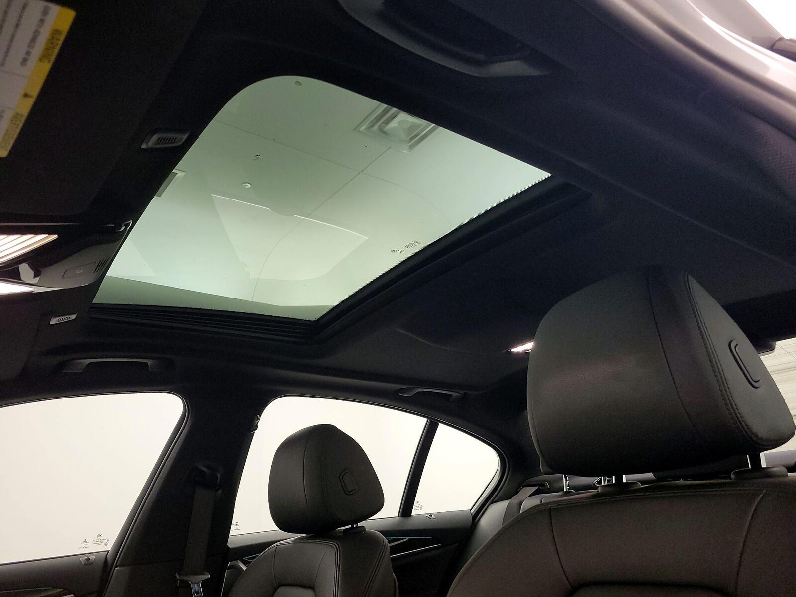 Sunroof(s) & Overhead Airbags