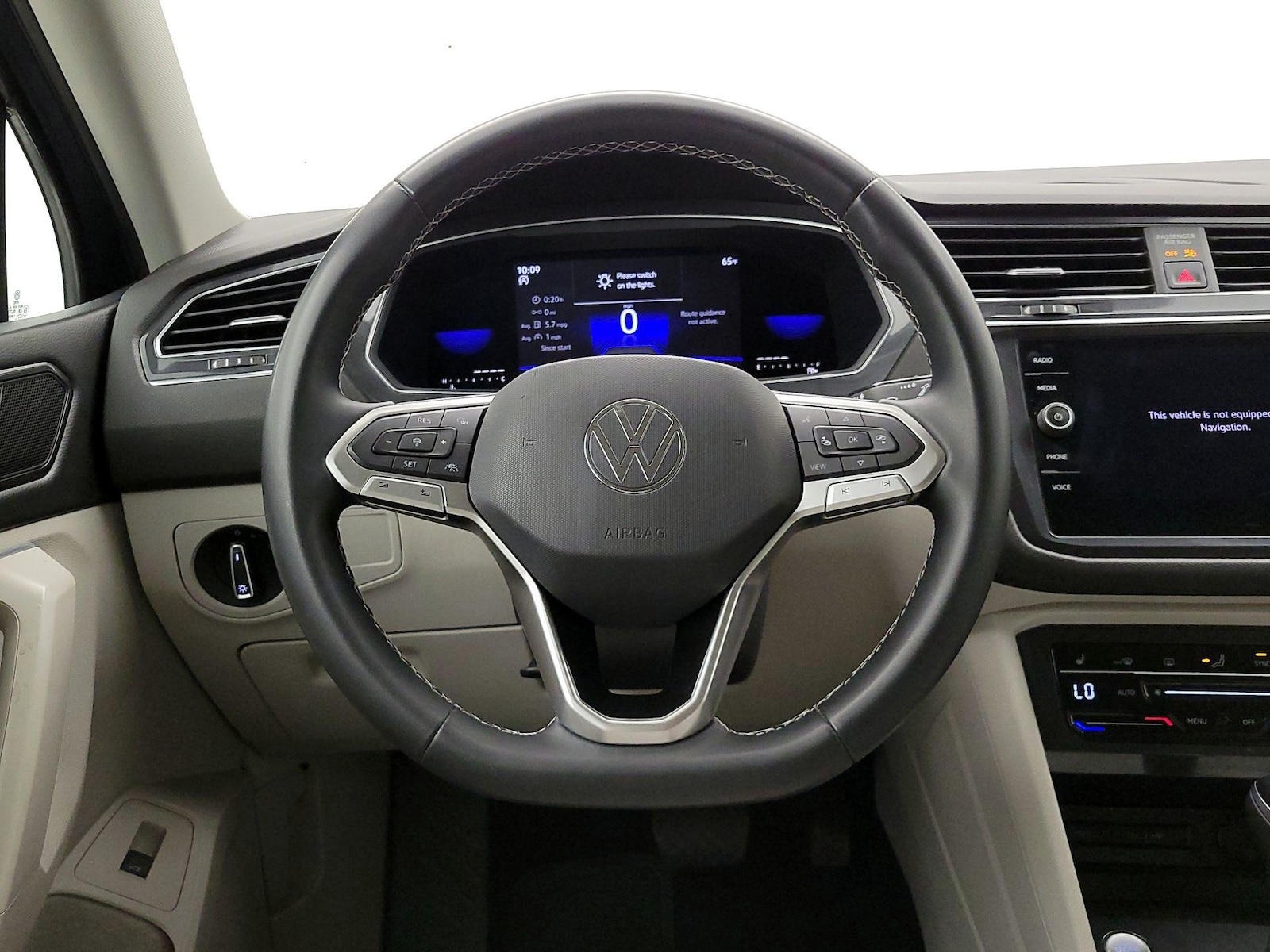 2022 Volkswagen Tiguan SE - Photo 11