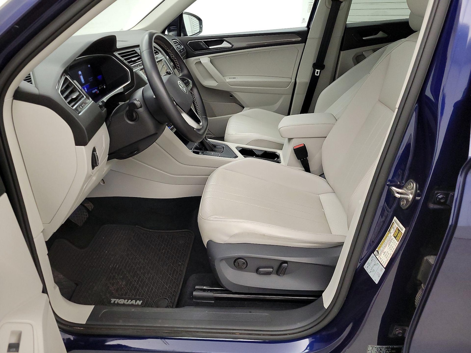 2022 Volkswagen Tiguan SE - Photo 12