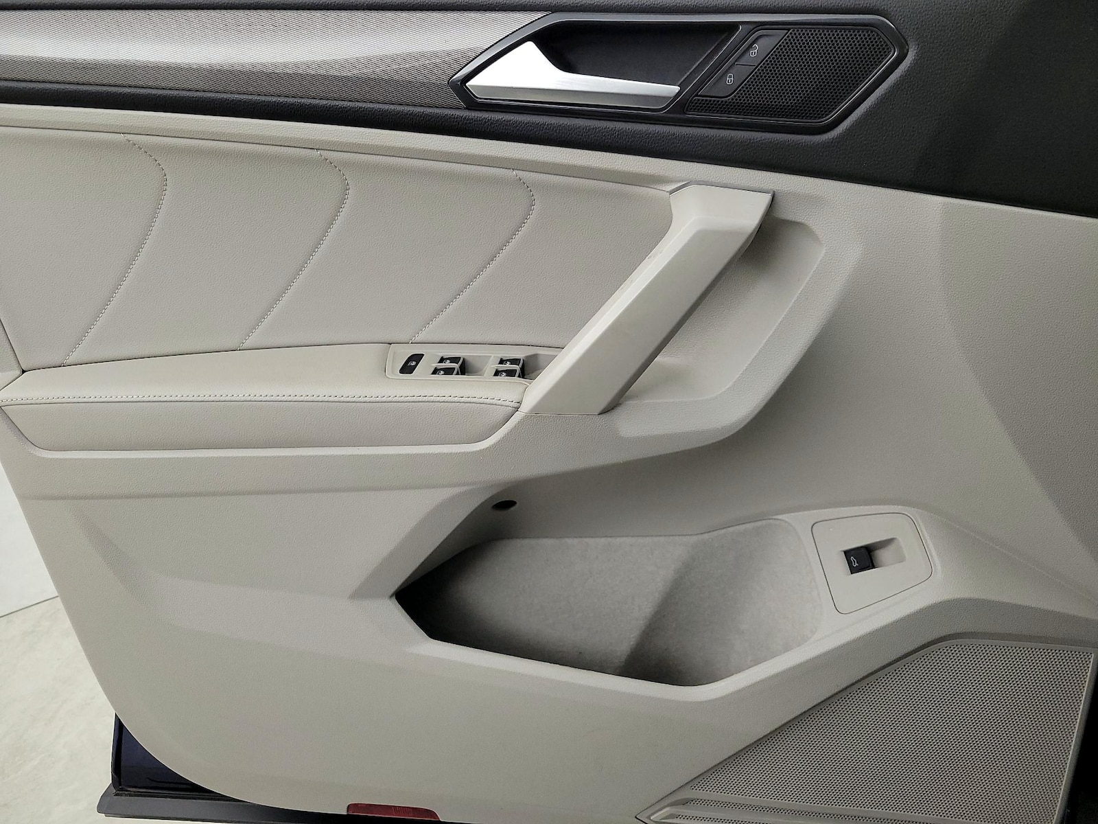 2022 Volkswagen Tiguan SE - Photo 13