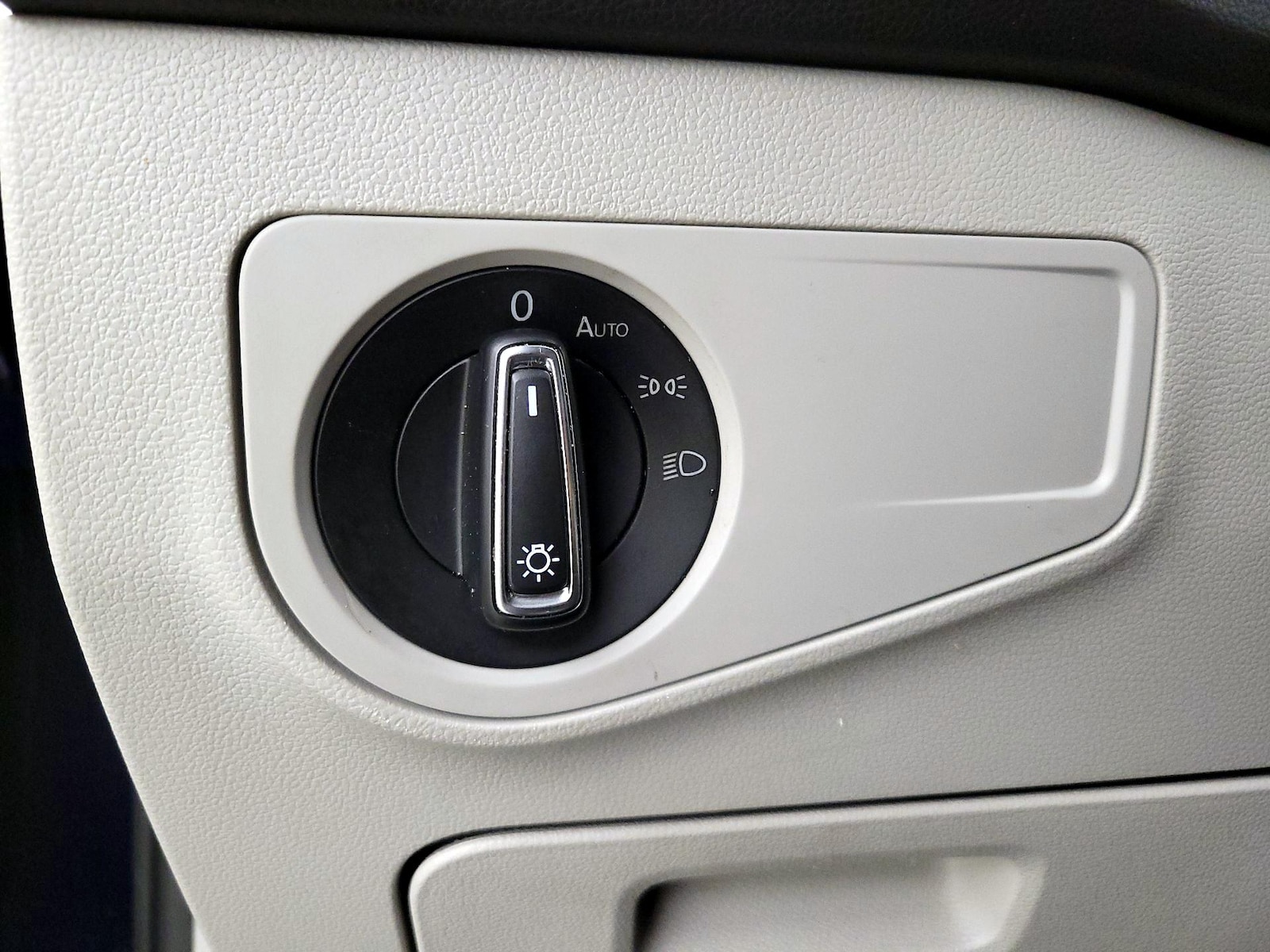 2022 Volkswagen Tiguan SE - Photo 14