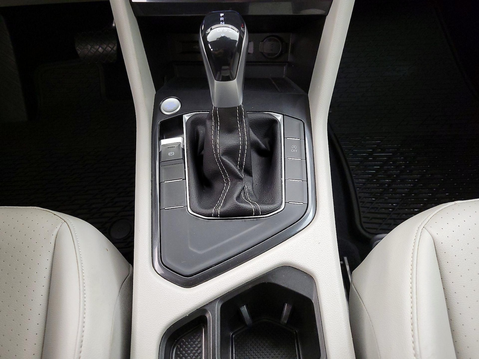 2022 Volkswagen Tiguan SE - Photo 19