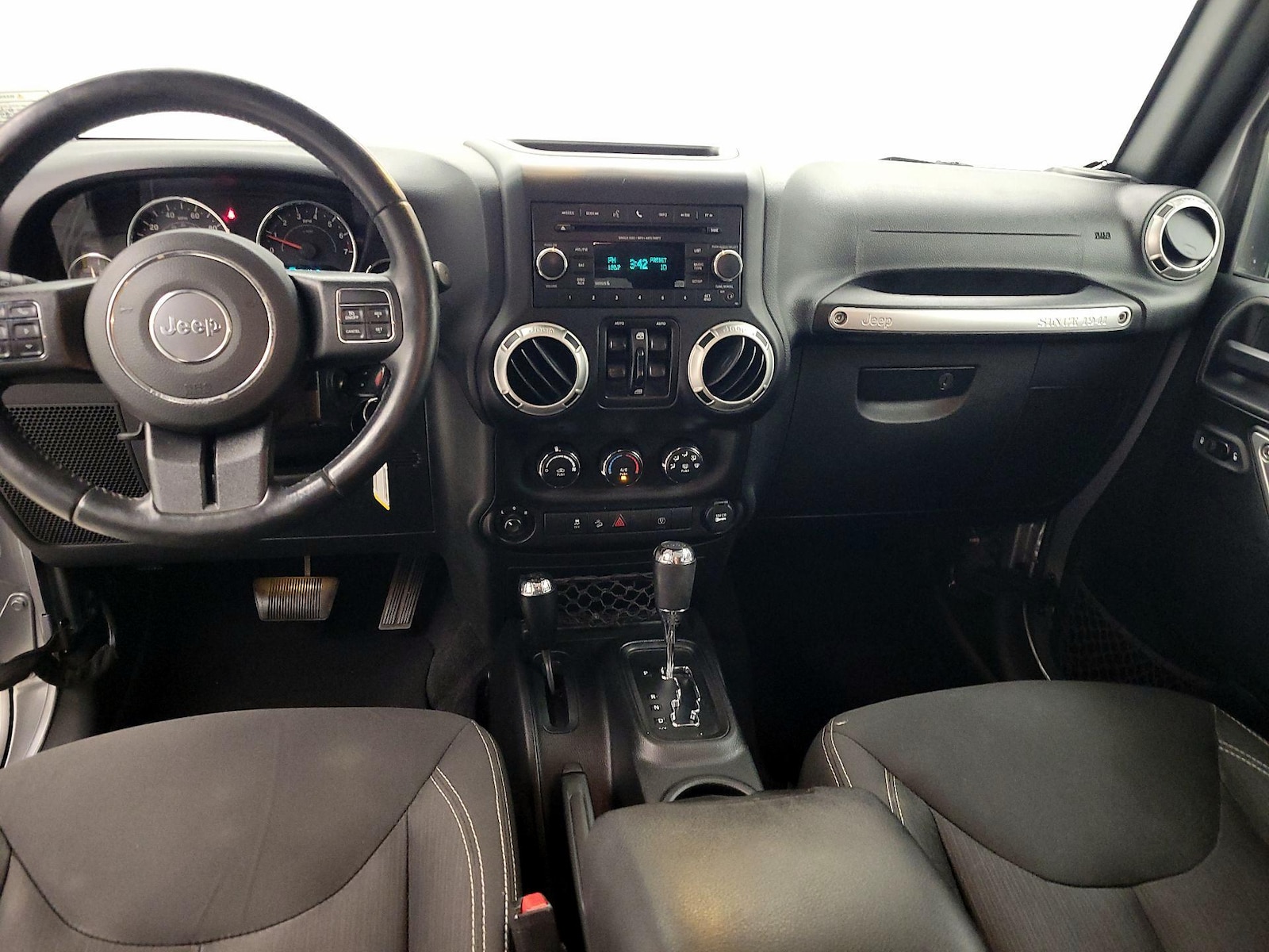 2018 Jeep Wrangler JK Unlimited Sahara - Photo 10