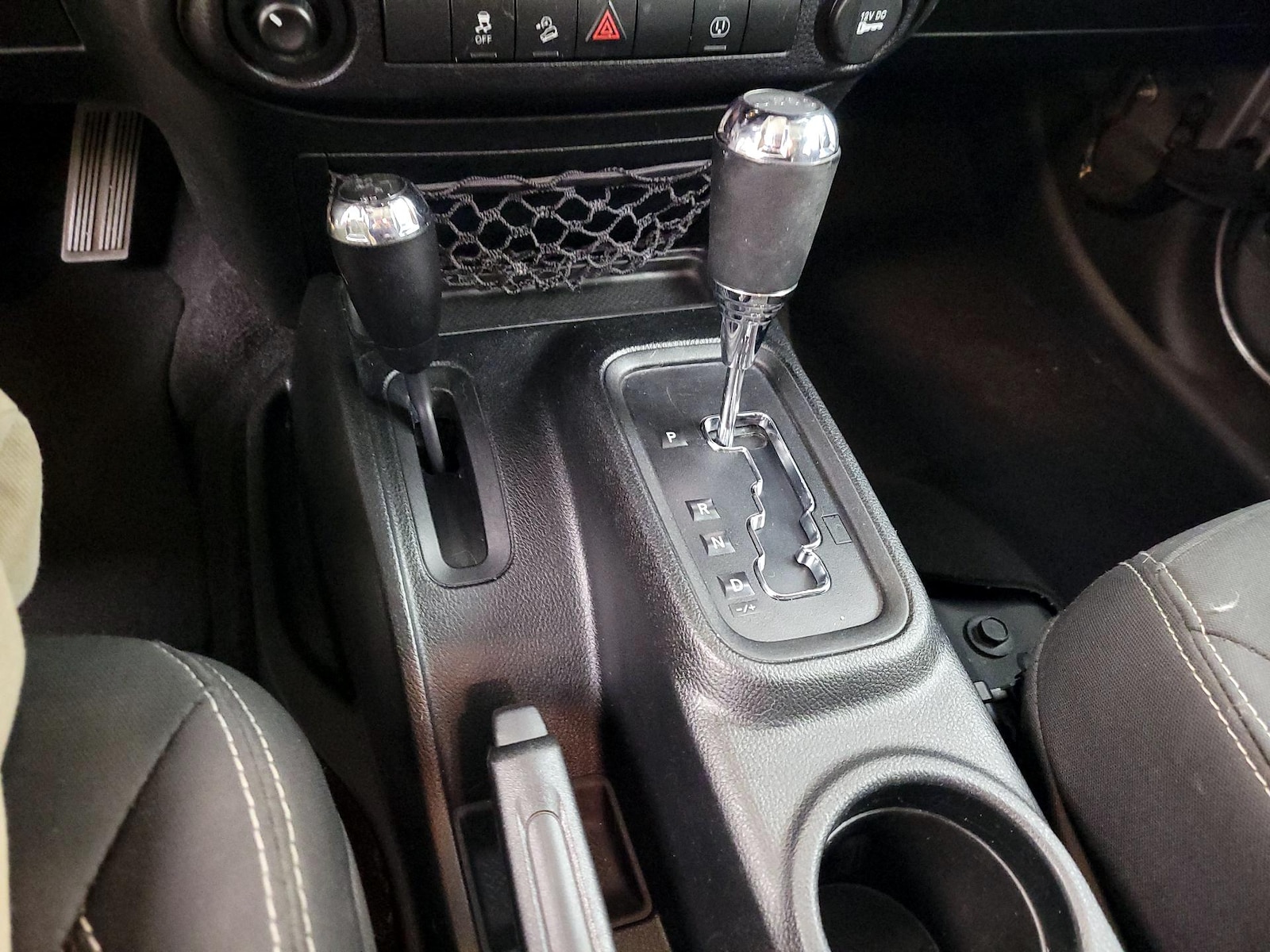 2018 Jeep Wrangler JK Unlimited Sahara - Photo 16