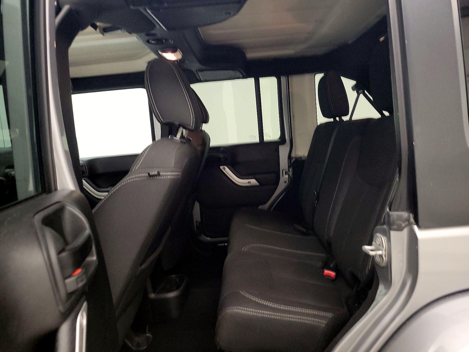 2018 Jeep Wrangler JK Unlimited Sahara - Photo 18