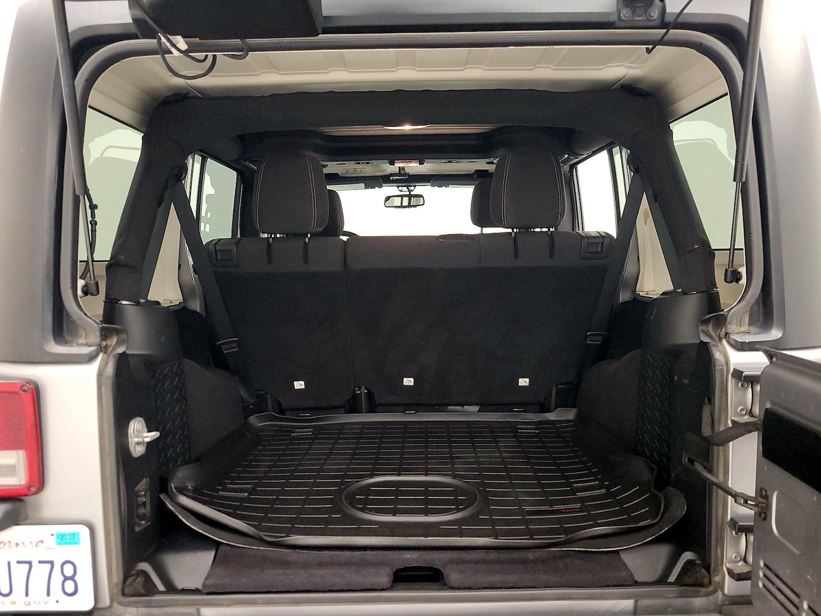 2018 Jeep Wrangler JK Unlimited Sahara - Photo 19