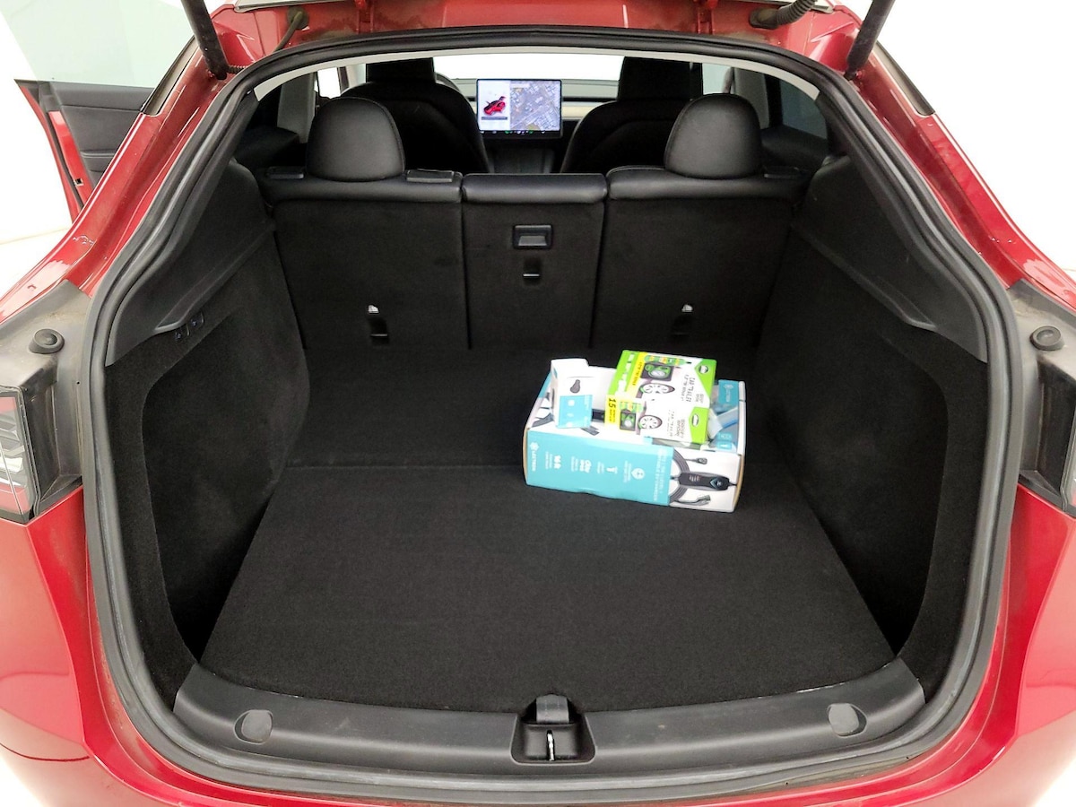 Trunk/Cargo (Seats Up)