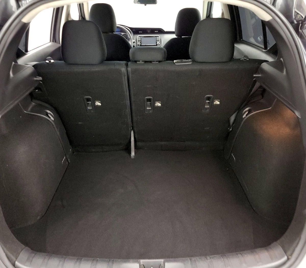 Trunk/Cargo (Seats Up)
