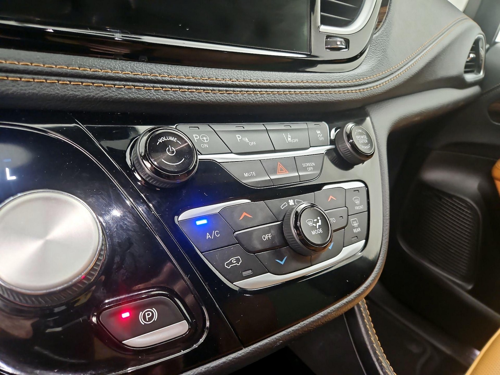 2022 Chrysler Pacifica Hybrid Pinnacle Hybrid - Photo 18