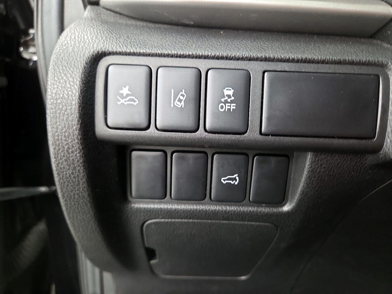 2024 Mitsubishi Eclipse Cross SE - Photo 14