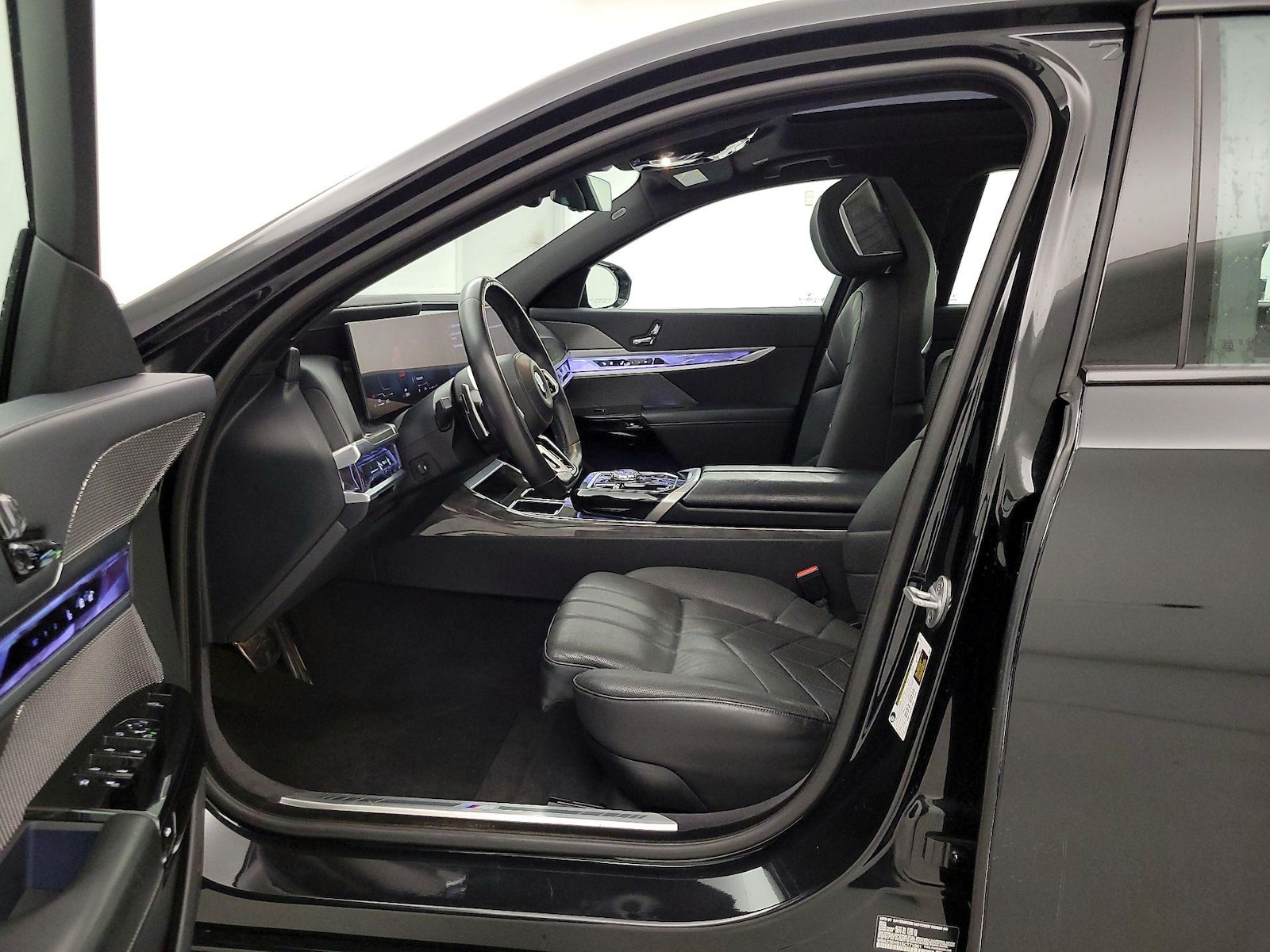 2025 BMW 7 Series 740i - Photo 12