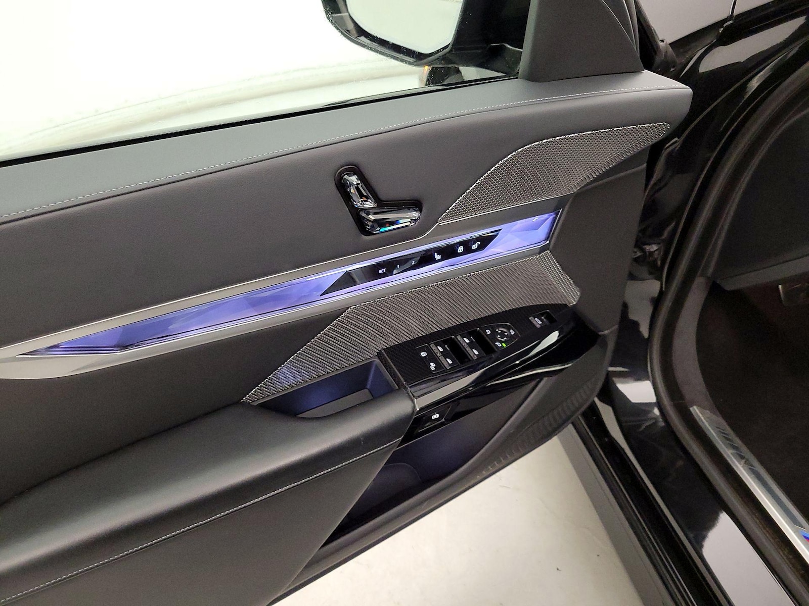 2025 BMW 7 Series 740i - Photo 13