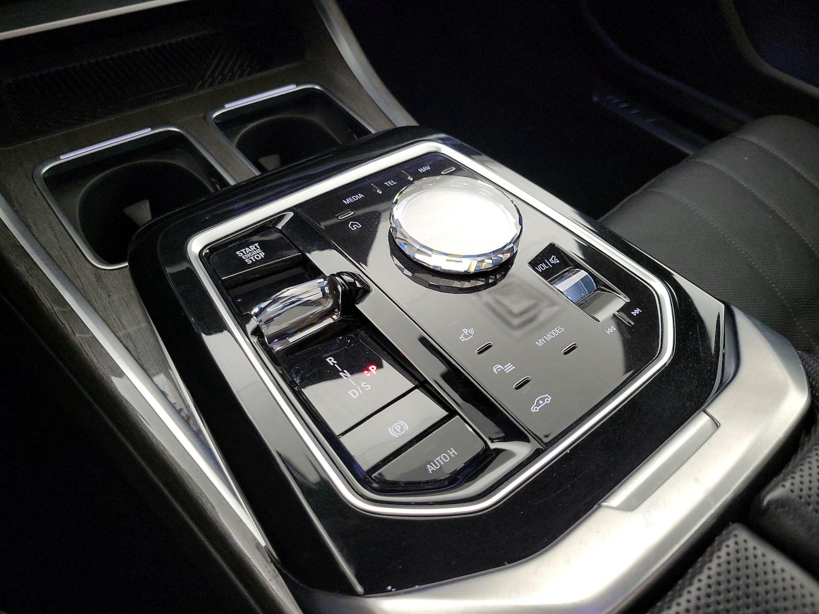 2025 BMW 7 Series 740i - Photo 18