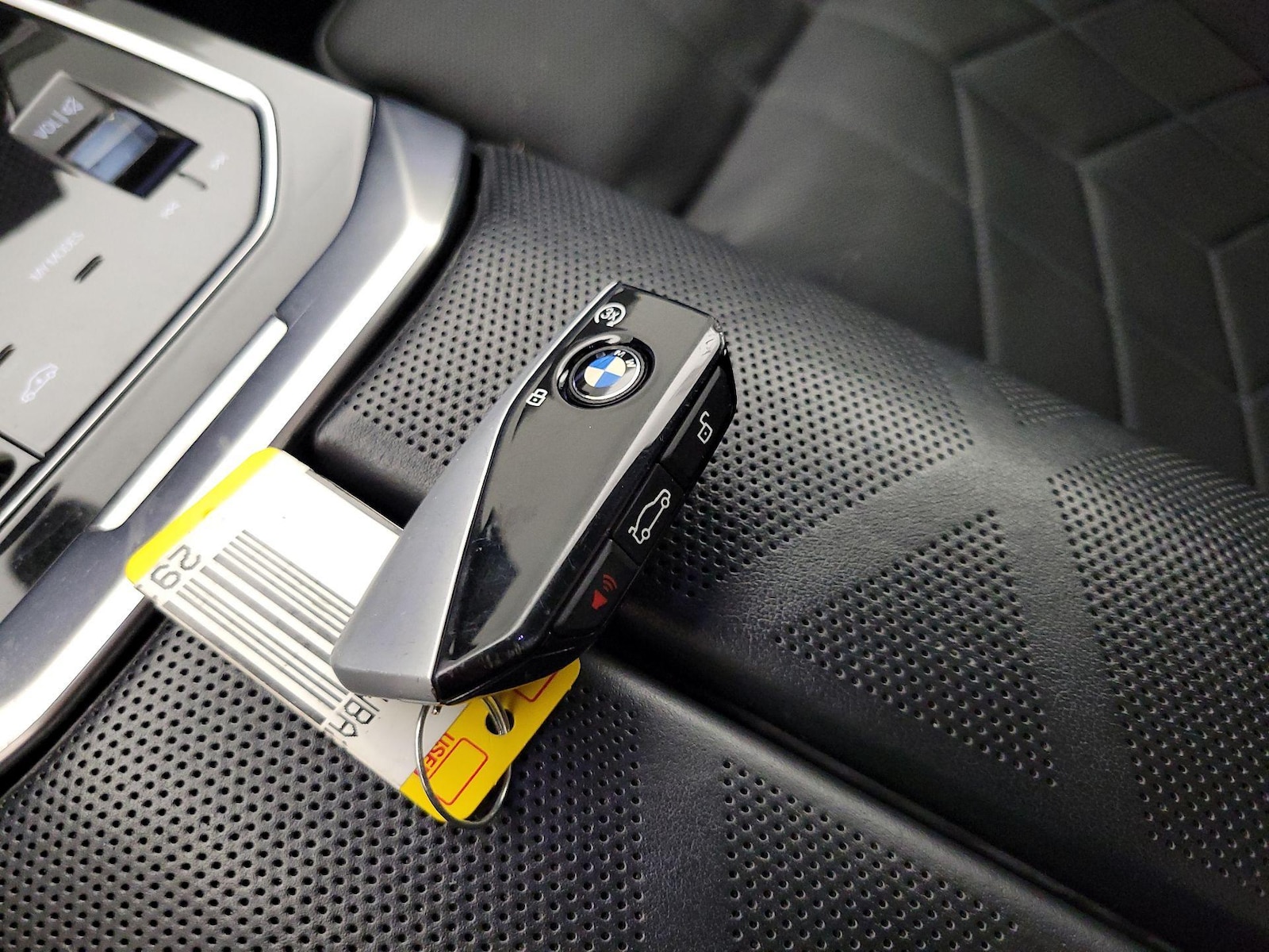 2025 BMW 7 Series 740i - Photo 23