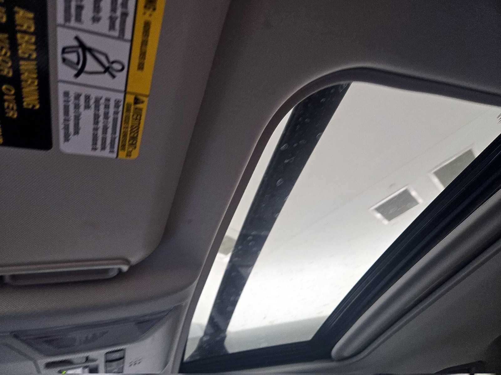 Sunroof(s) & Overhead Airbags