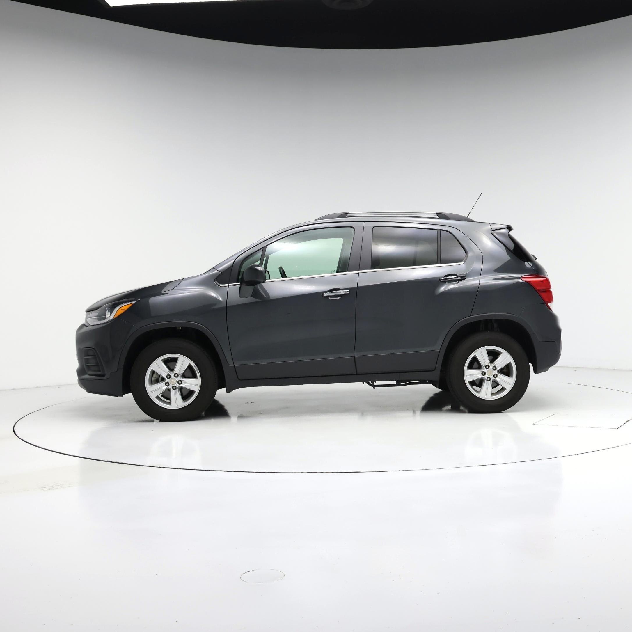 Thumbnail: 2017 Chevrolet Trax - 3