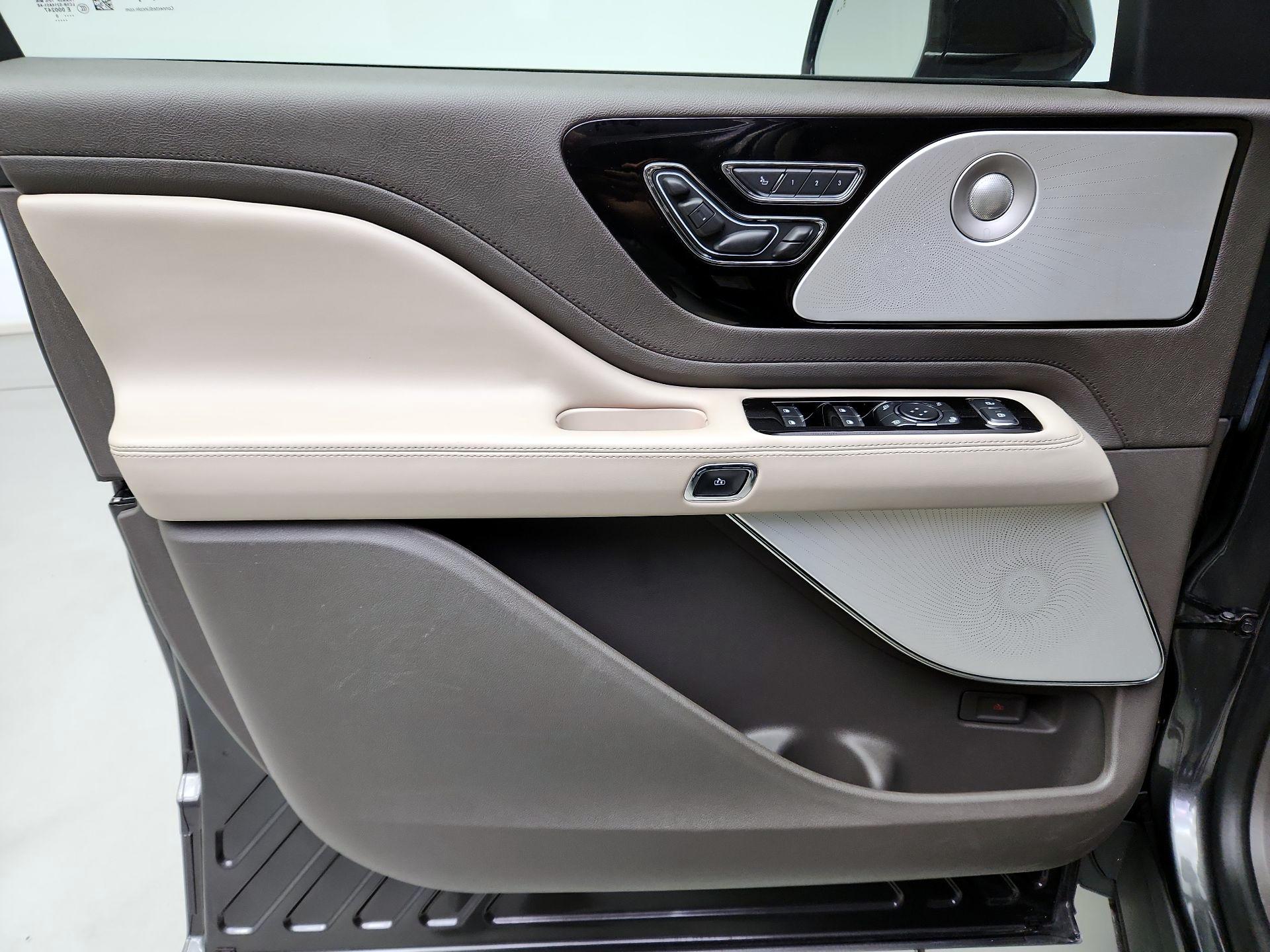 Thumbnail: 2020 Lincoln Aviator - 10