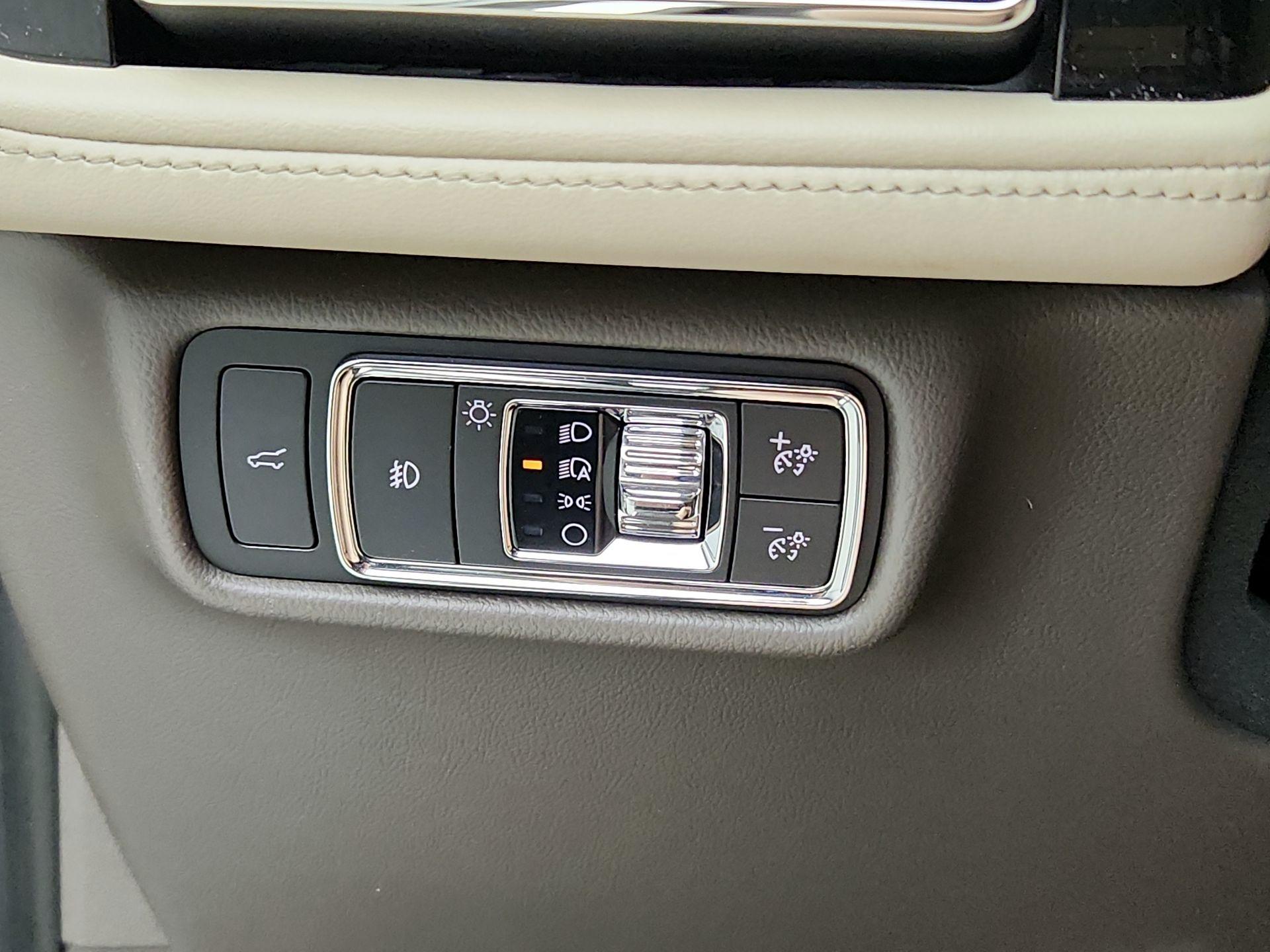 Thumbnail: 2020 Lincoln Aviator - 11