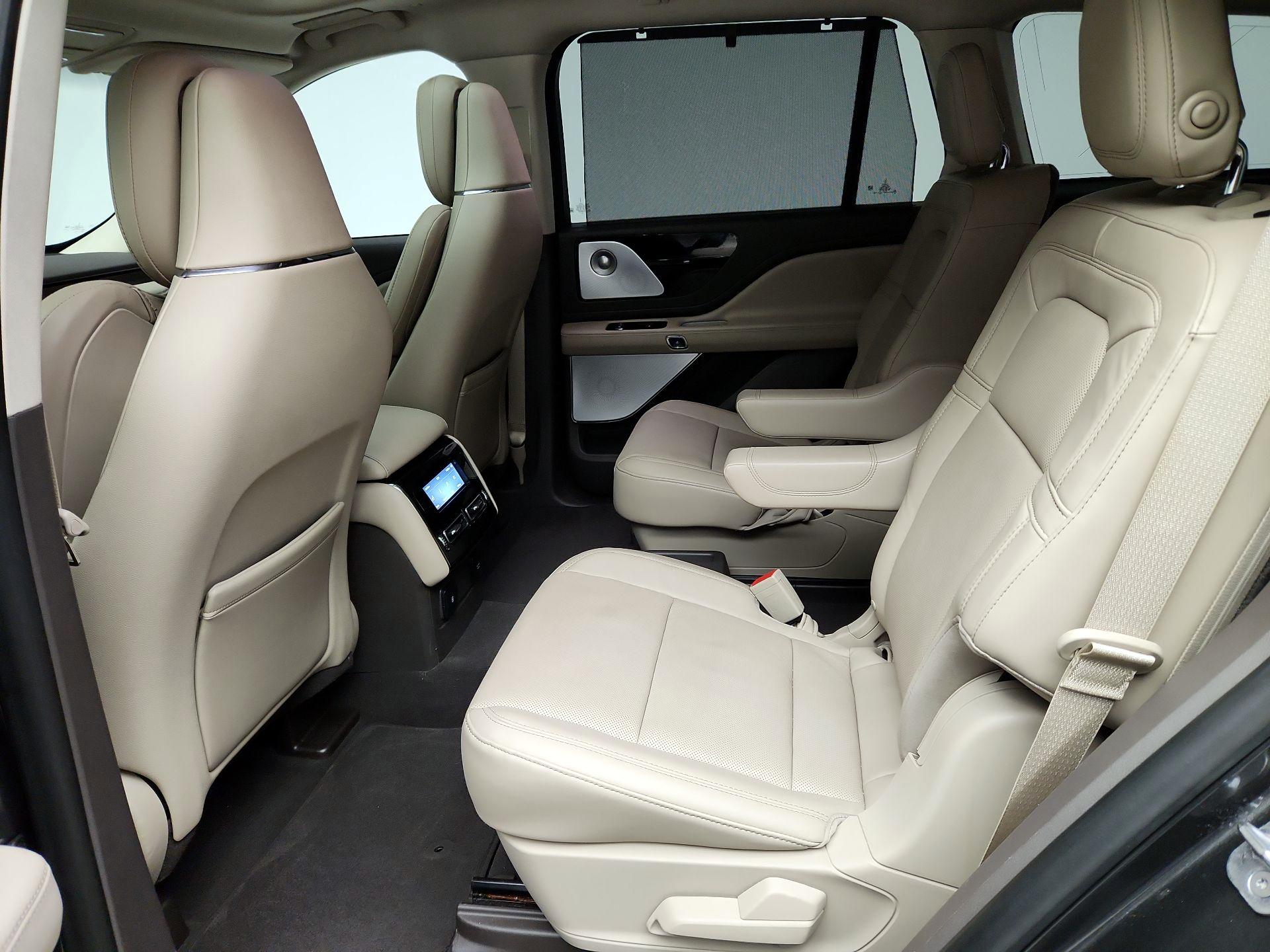 Thumbnail: 2020 Lincoln Aviator - 19