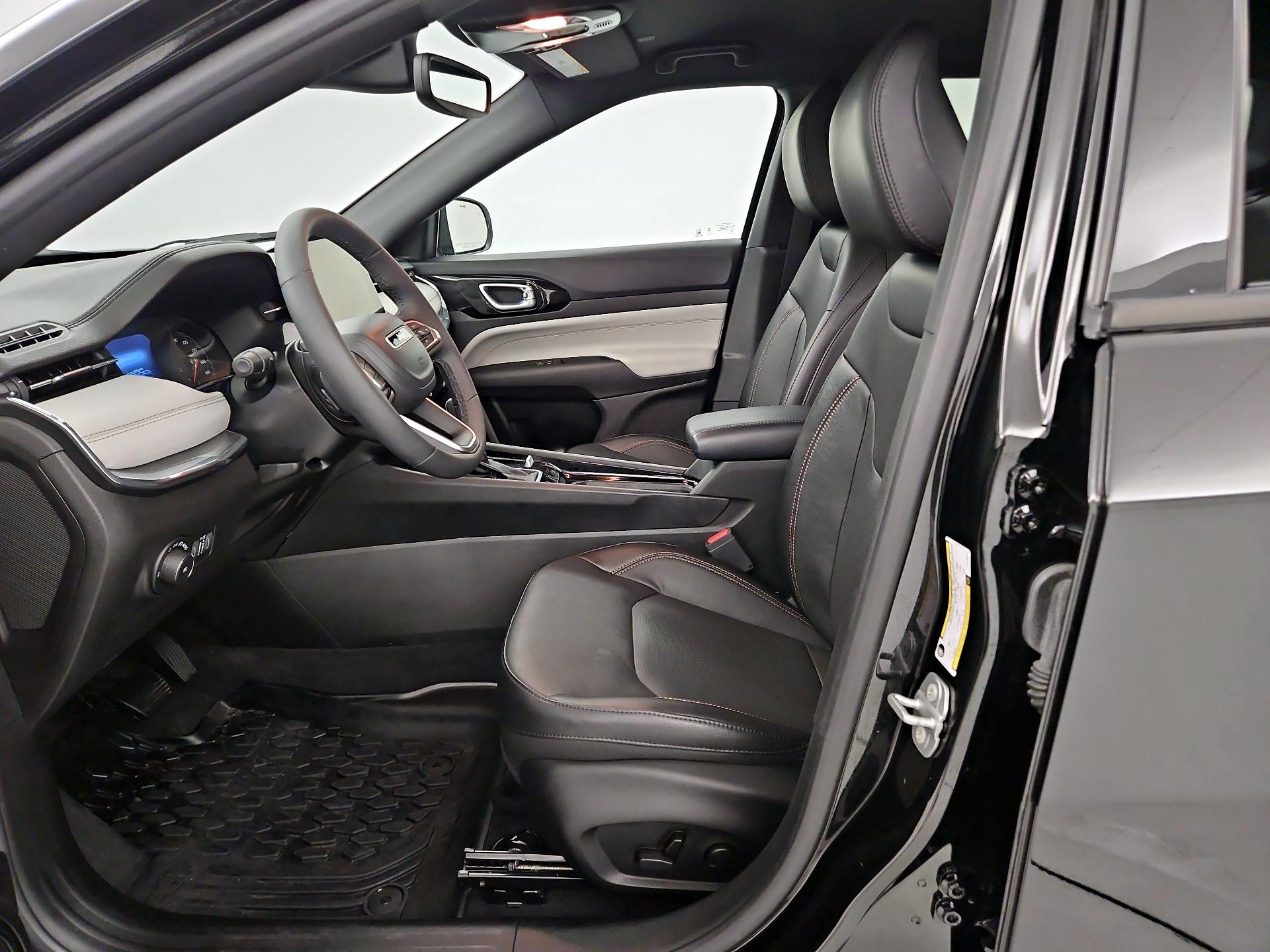 Thumbnail: 2023 Jeep Compass - 9