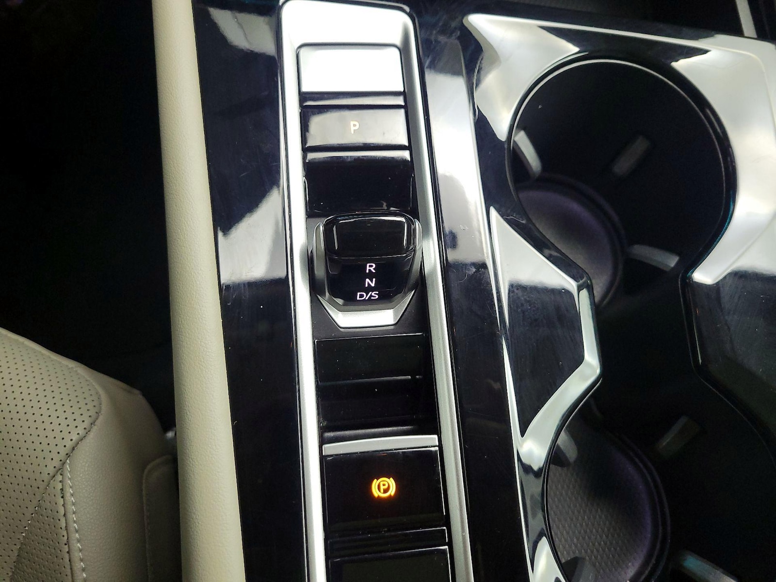 2025 Volkswagen Atlas SEL - Photo 16