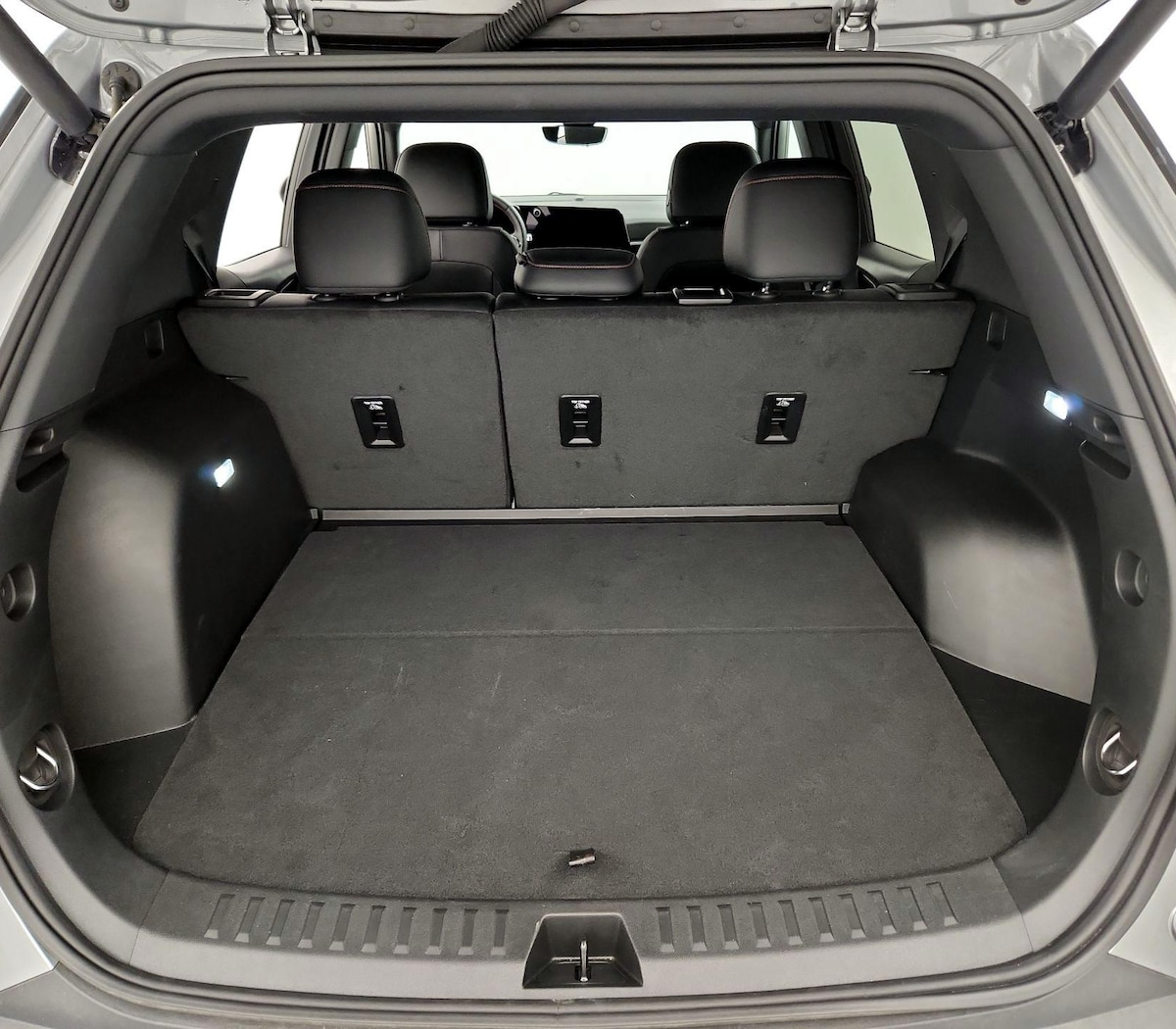 Trunk/Cargo (Seats Up)